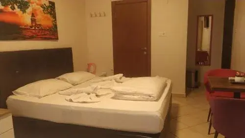 Twin Room with Private Bathroom - single occupancy in Hotel Kiwi Twin Room with Private Bathroom - single occupancy in Hotel Kiwi