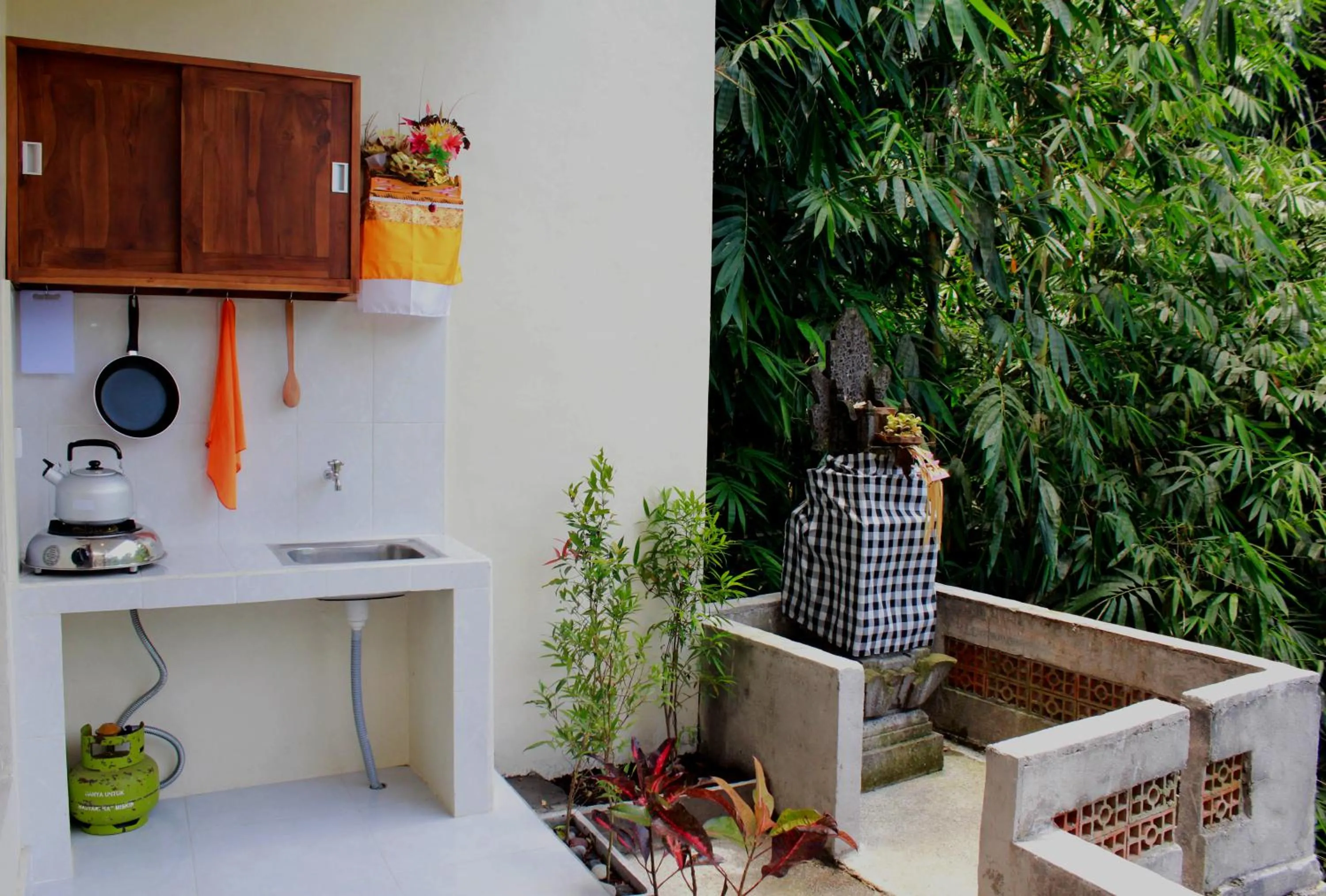 Kitchen or kitchenette in Manwarsa Guest House