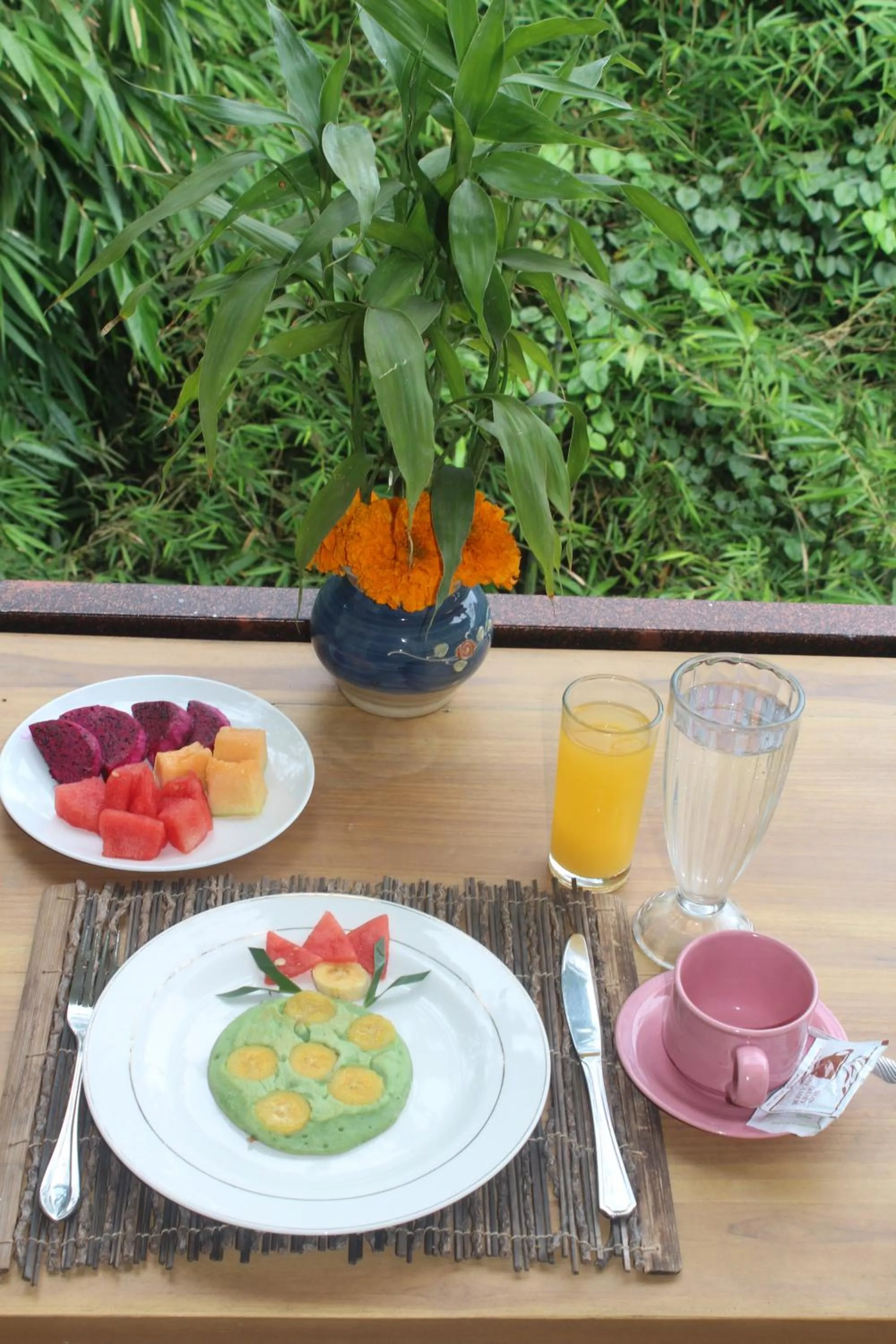 Food and drinks in Manwarsa Guest House