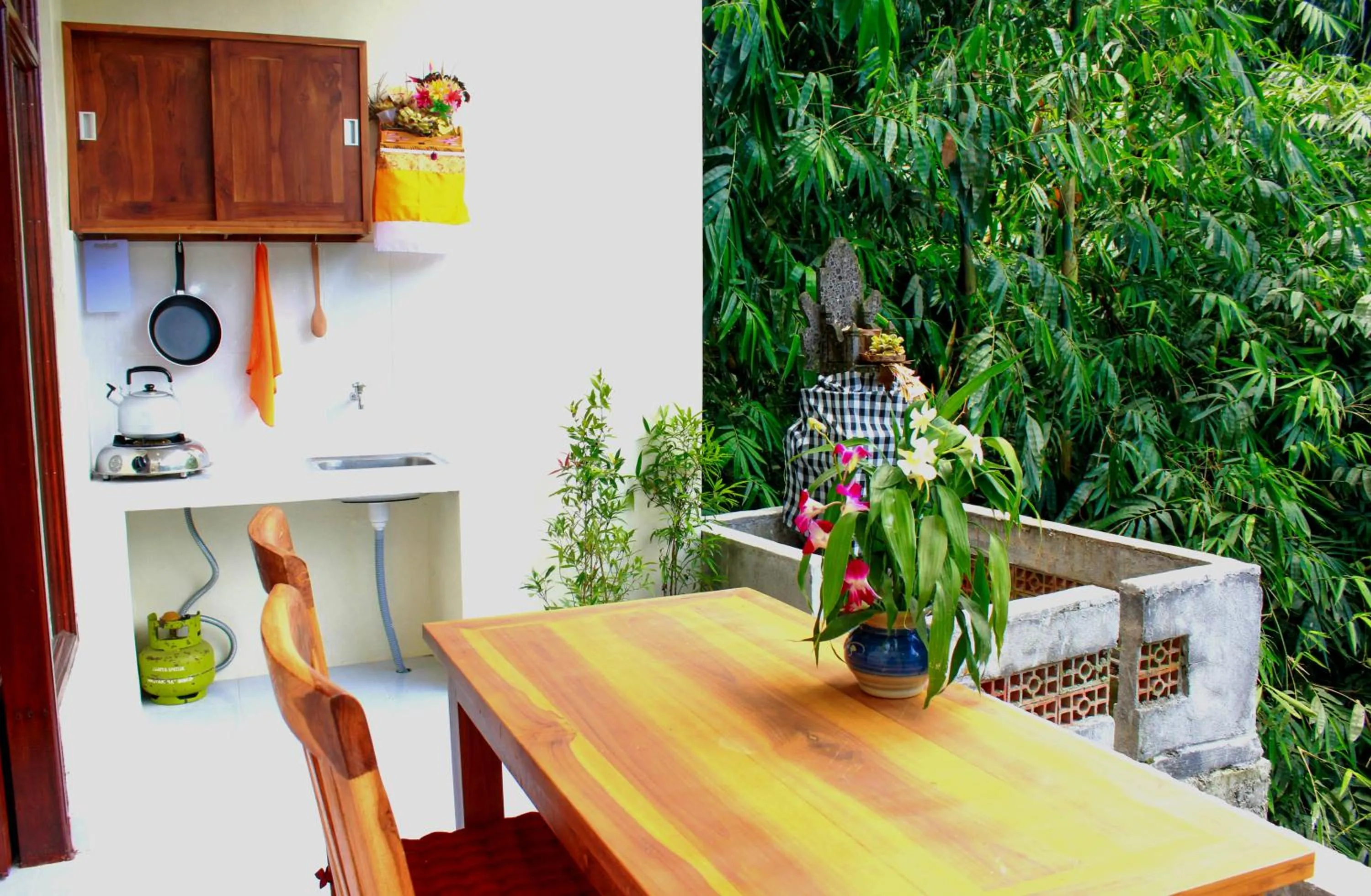 Kitchen or kitchenette in Manwarsa Guest House