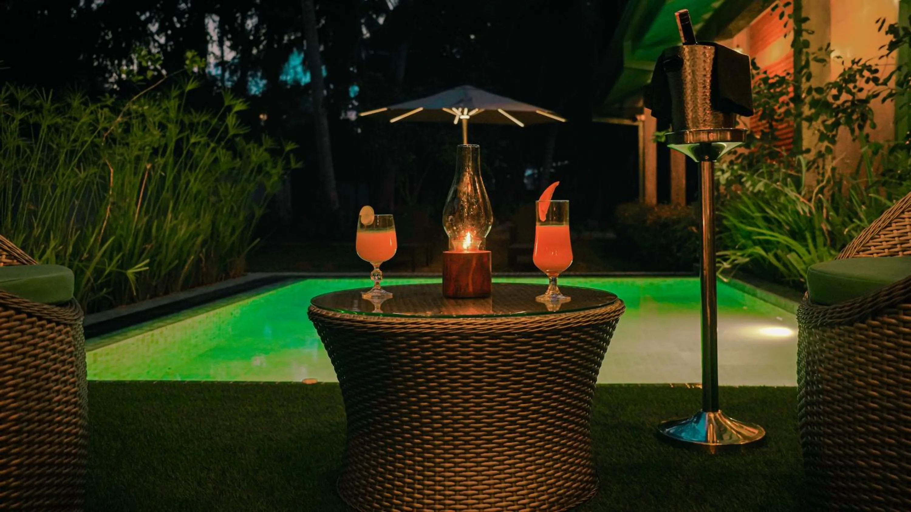 Property building in Villa Blue Monk - Thema Collection