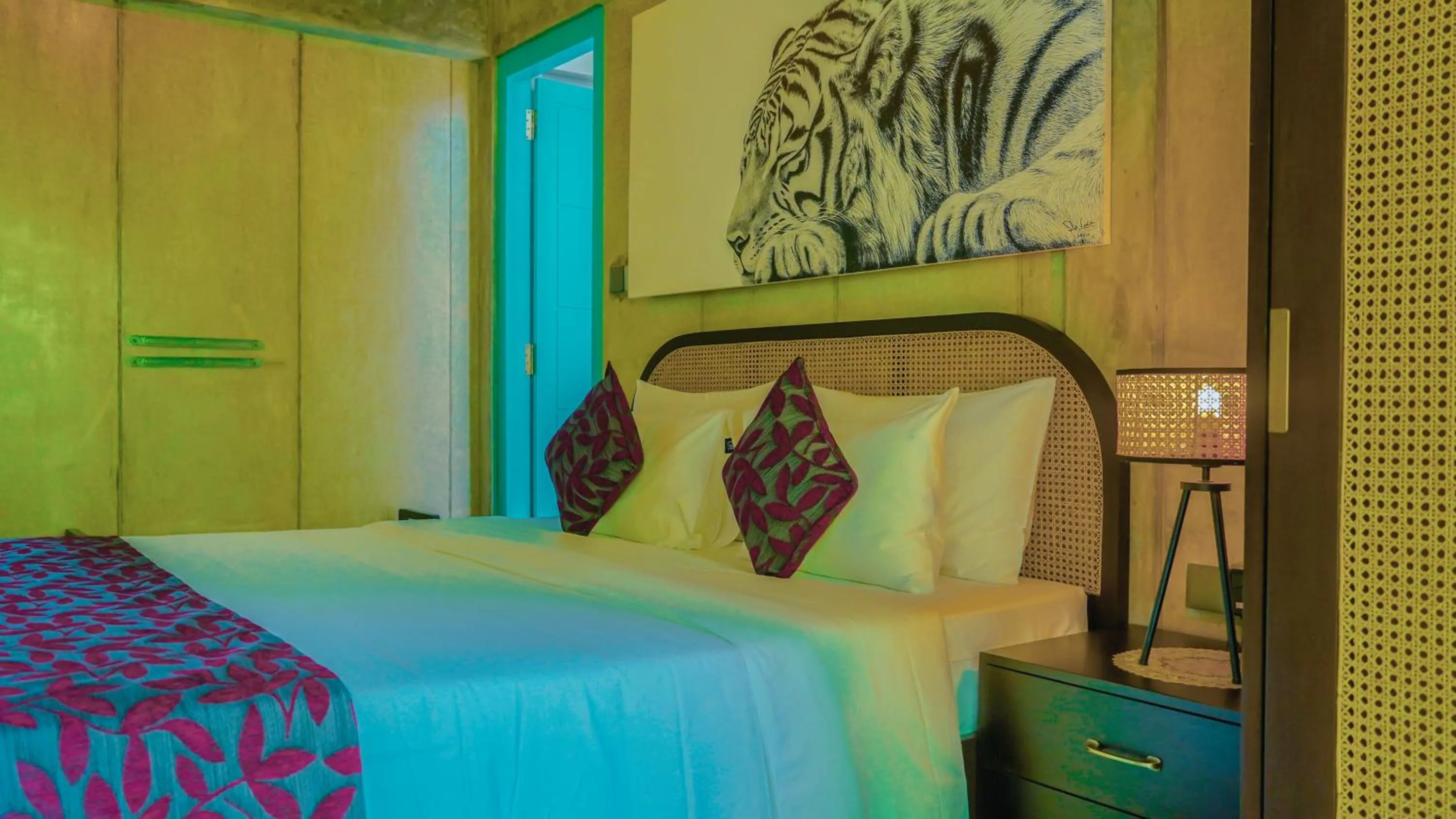 Bedroom, Bed in Villa Blue Monk - Thema Collection