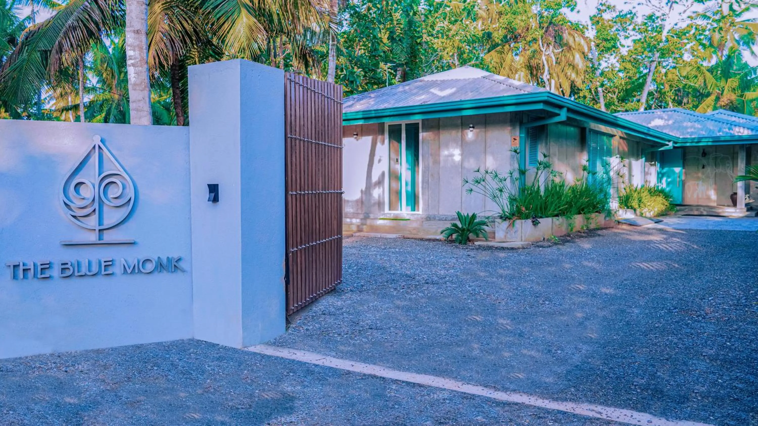 Property building in Villa Blue Monk - Thema Collection