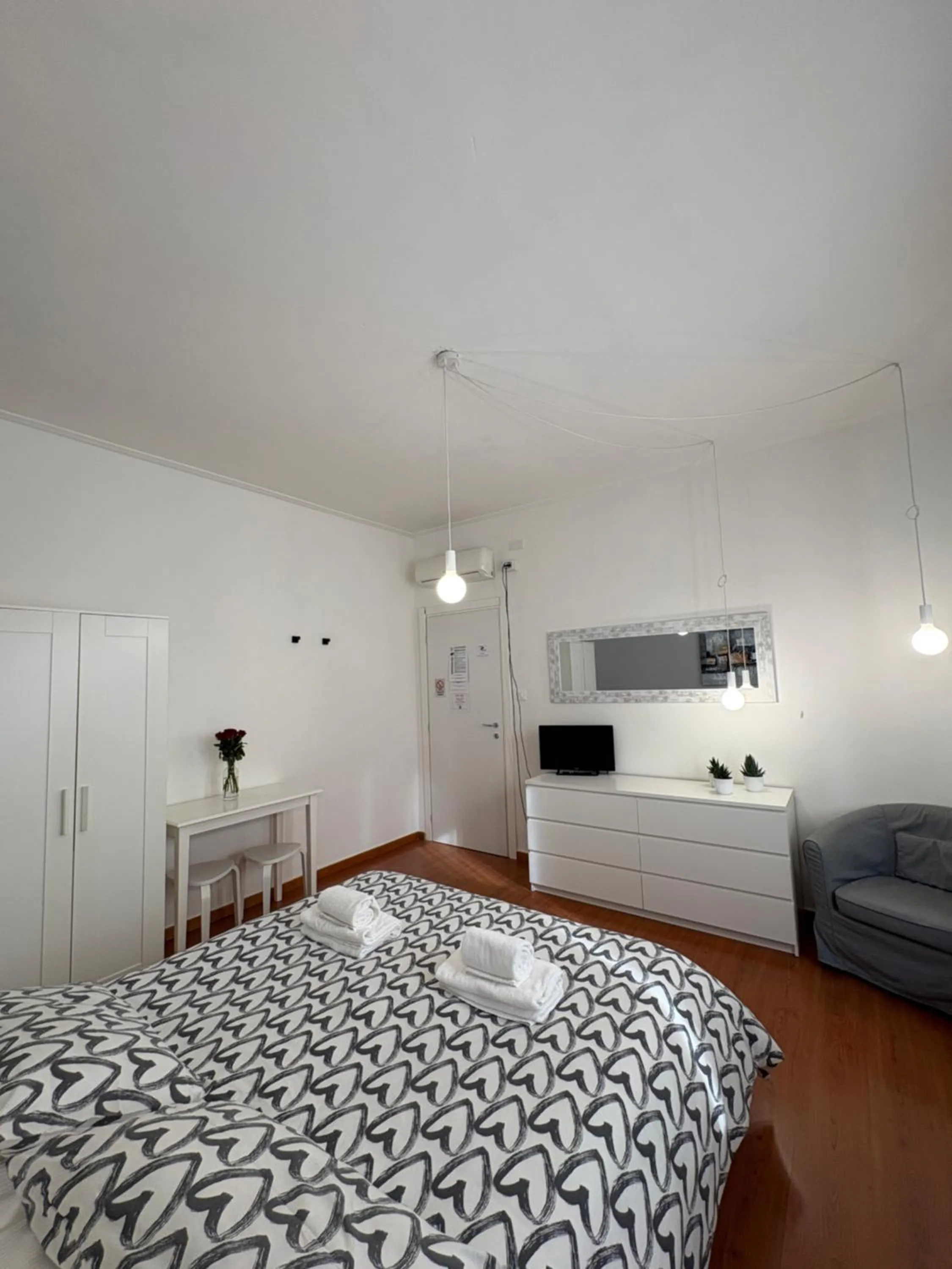 Bed in Delle Rose Rooms - Le Arche Verona
