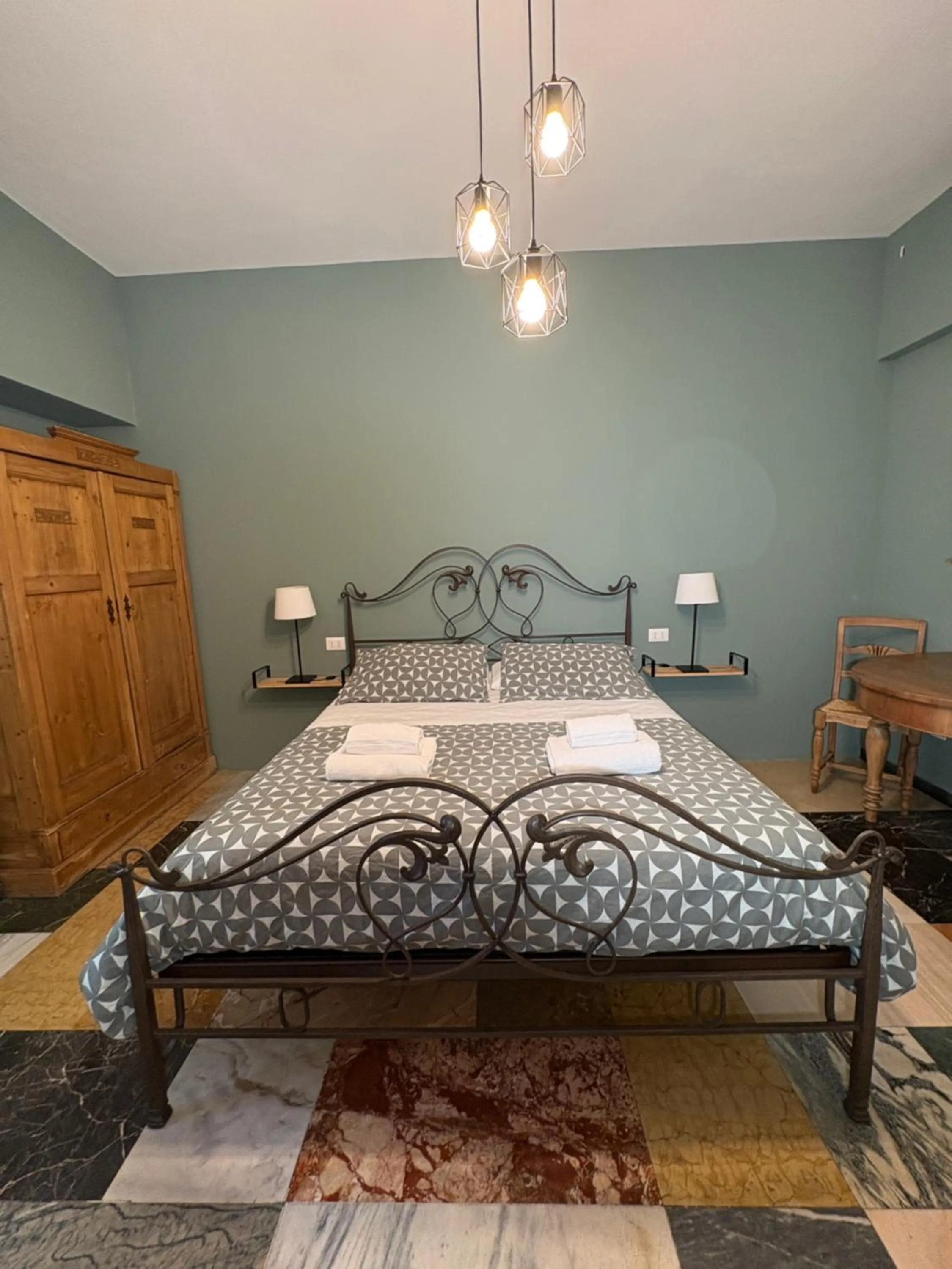 Bed in Delle Rose Rooms - Le Arche Verona