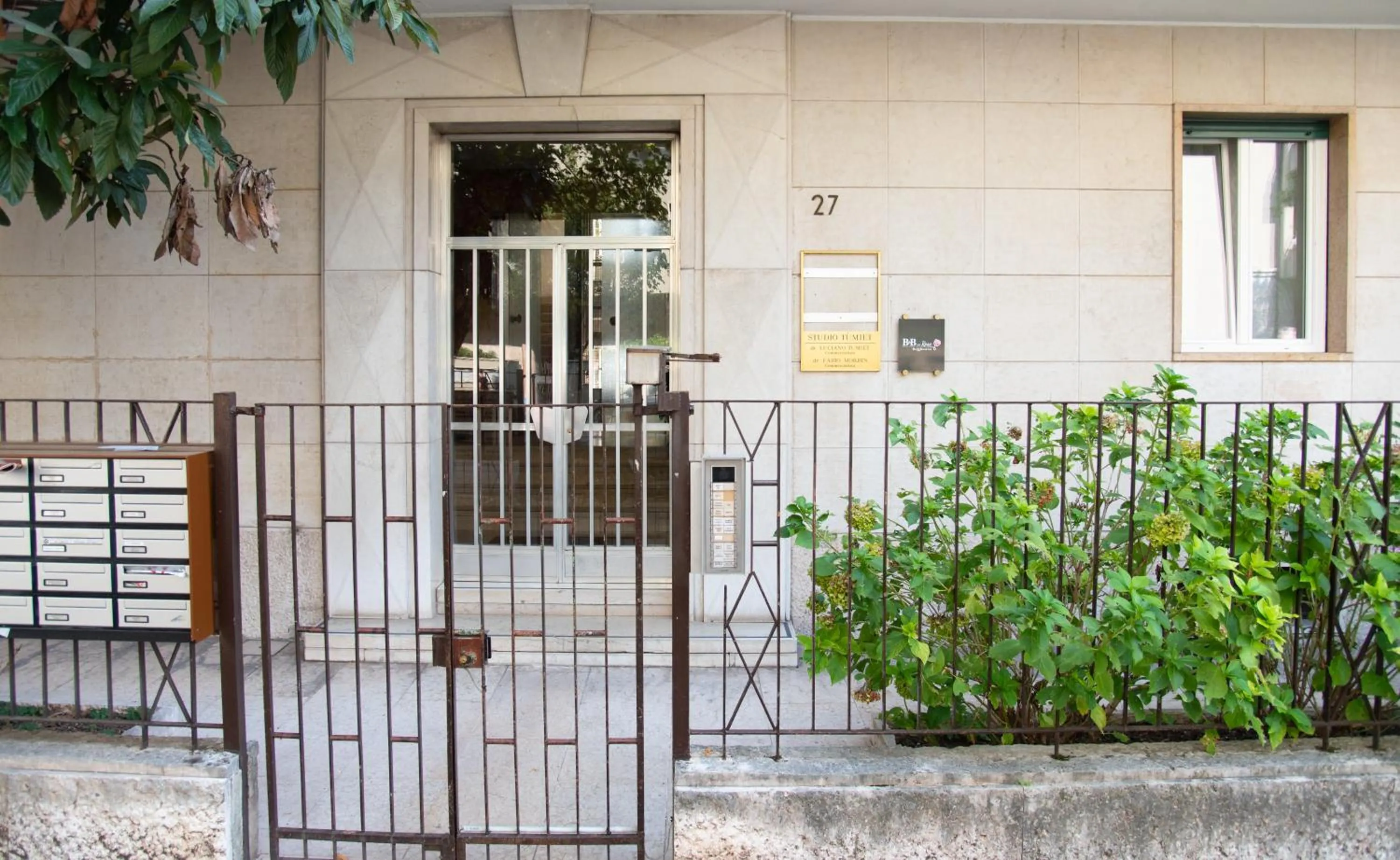 Property building in Delle Rose Rooms - Le Arche Verona