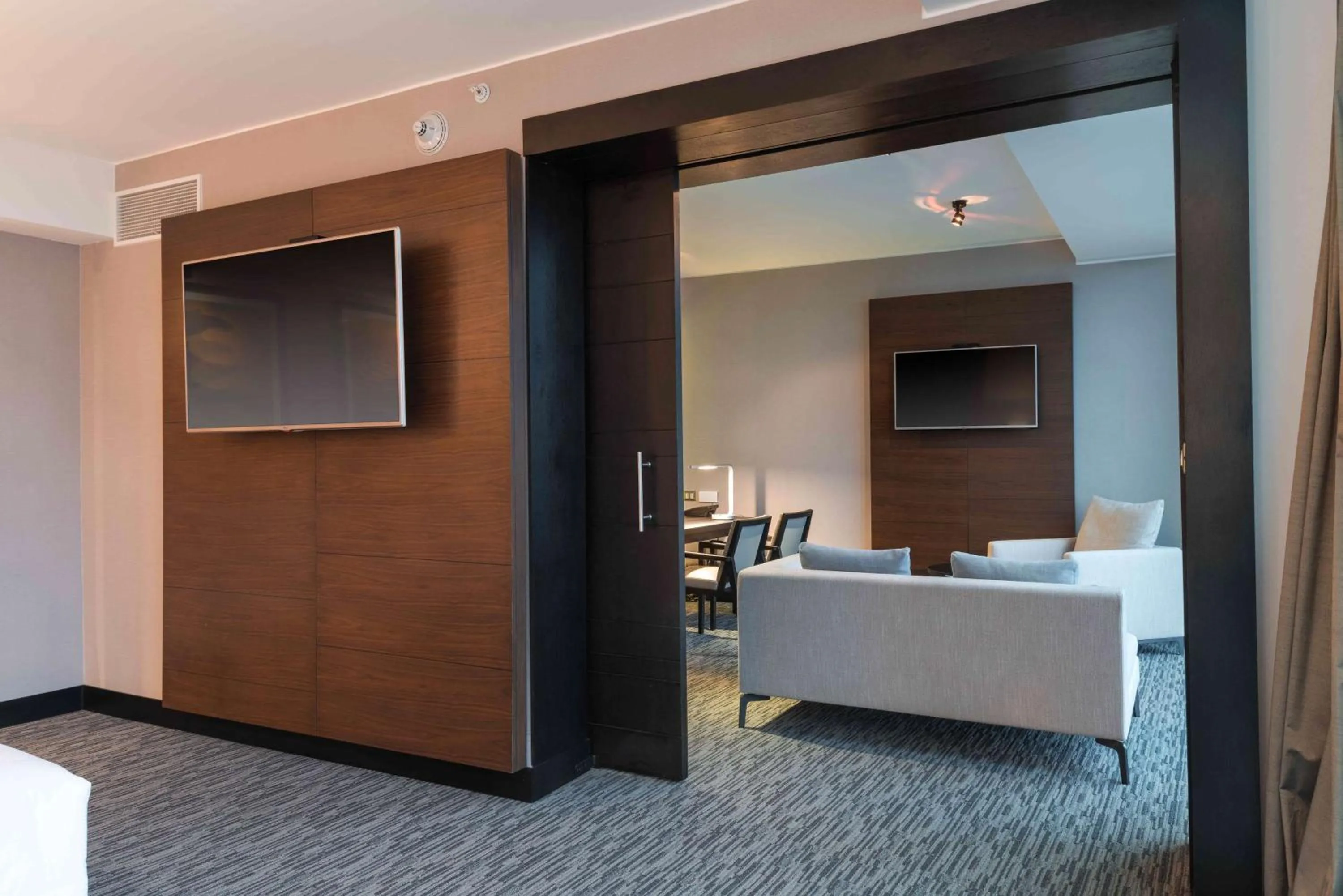 Living room, Bed in Hilton Garden Inn Iquique