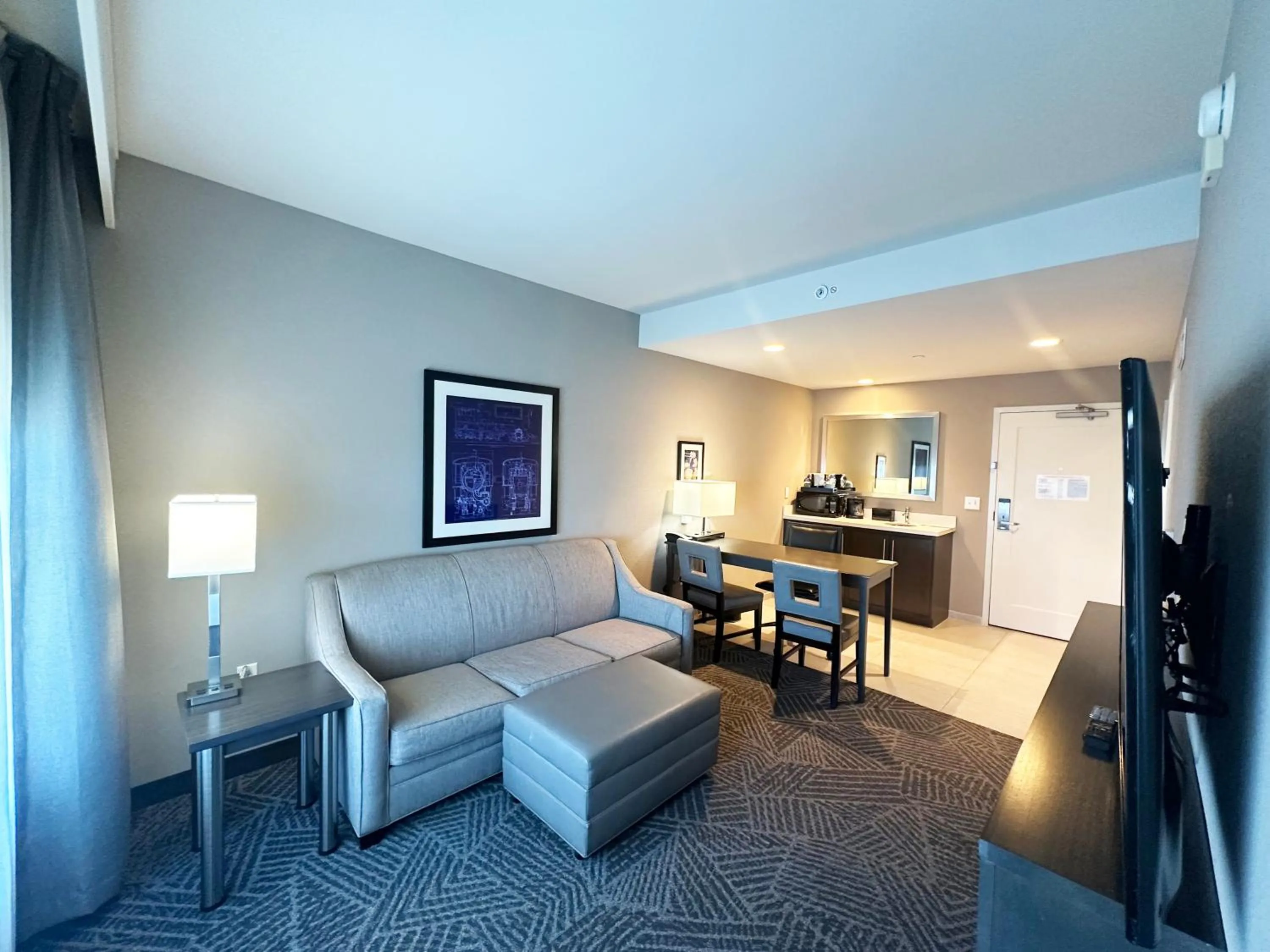 Embassy Suites by Hilton Kansas City Olathe