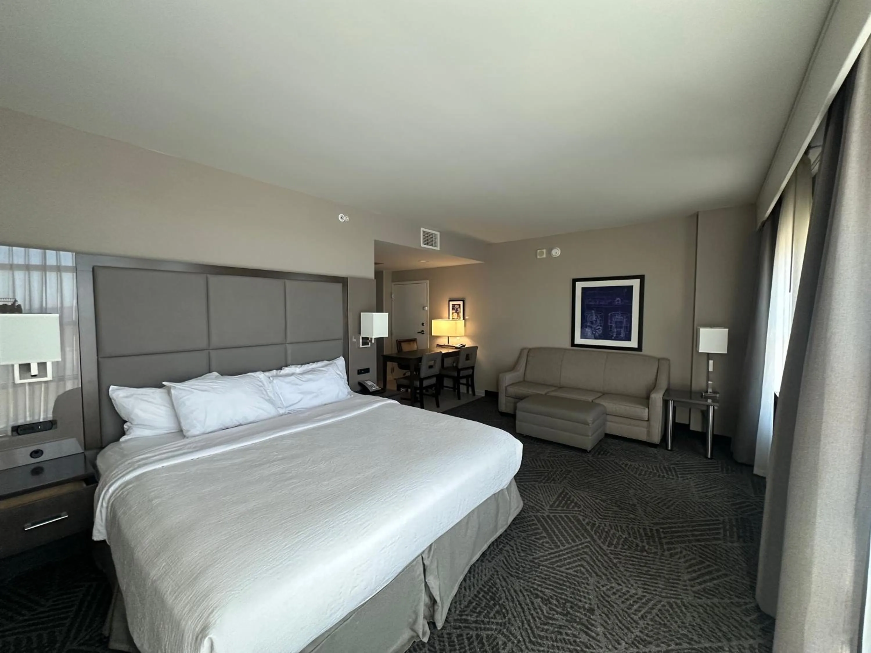 Bed in Embassy Suites by Hilton Kansas City Olathe