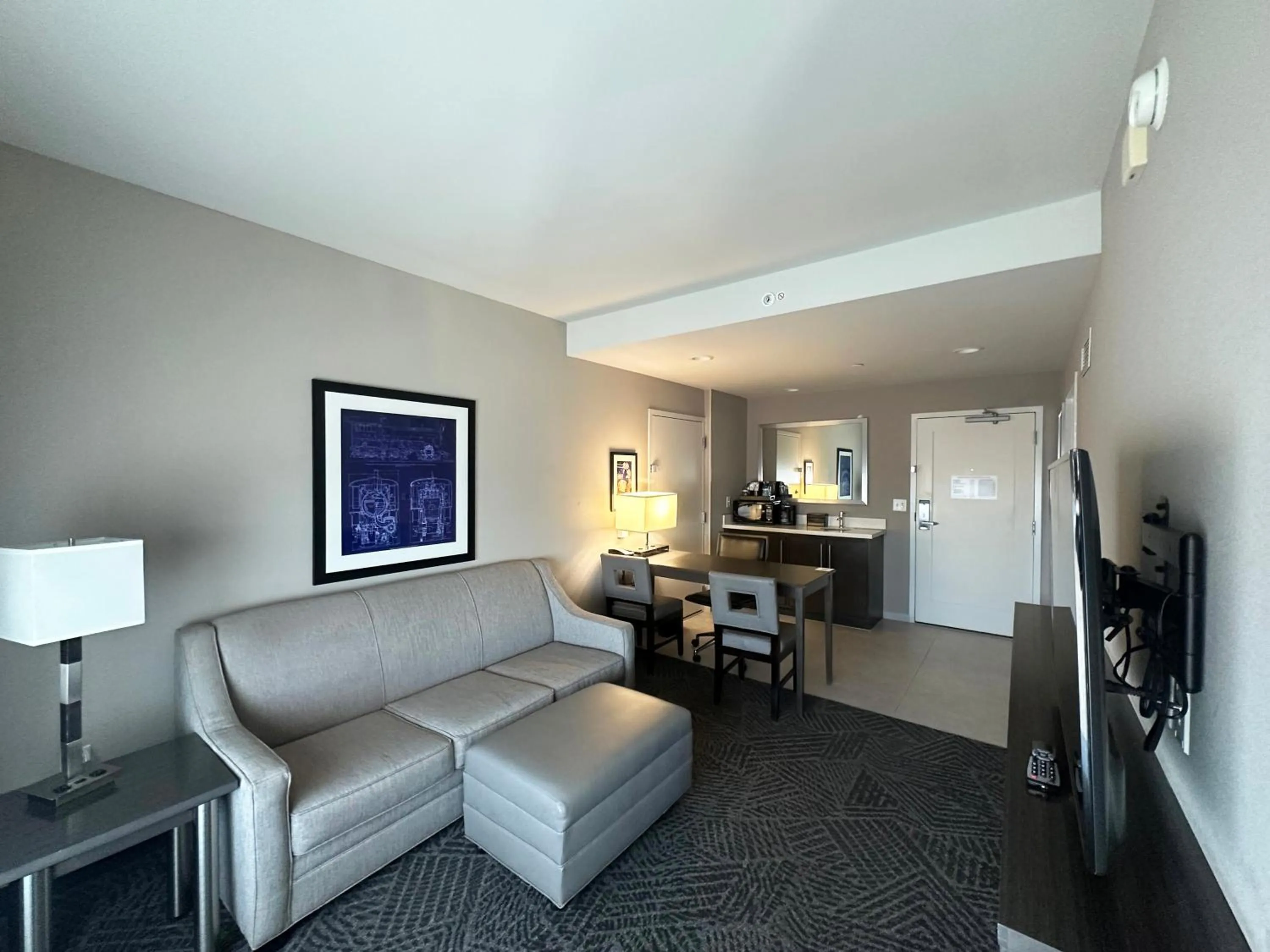 Embassy Suites by Hilton Kansas City Olathe