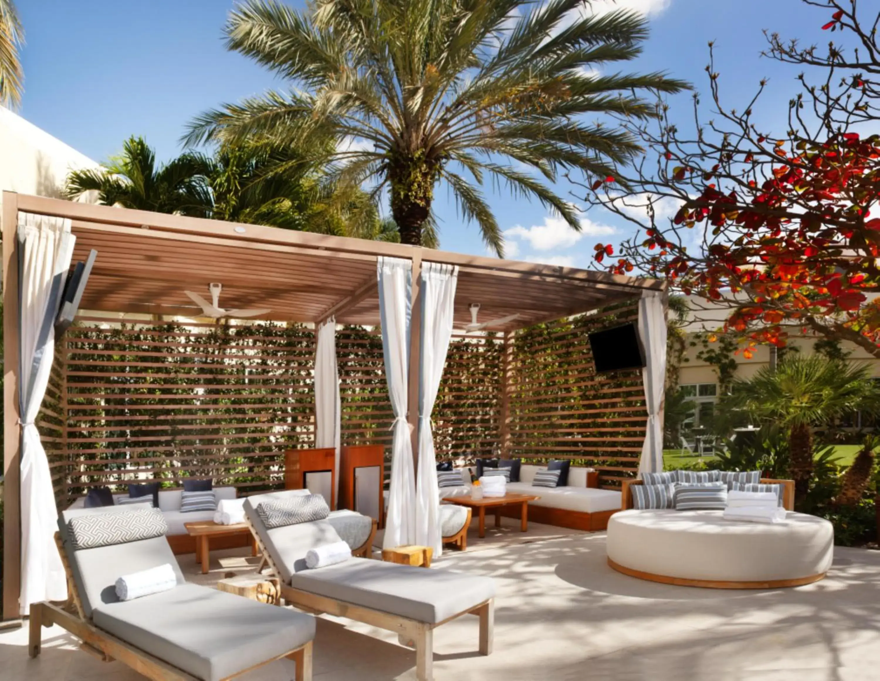 Pool view in Hilton West Palm Beach Pool view in Hilton West Palm Beach