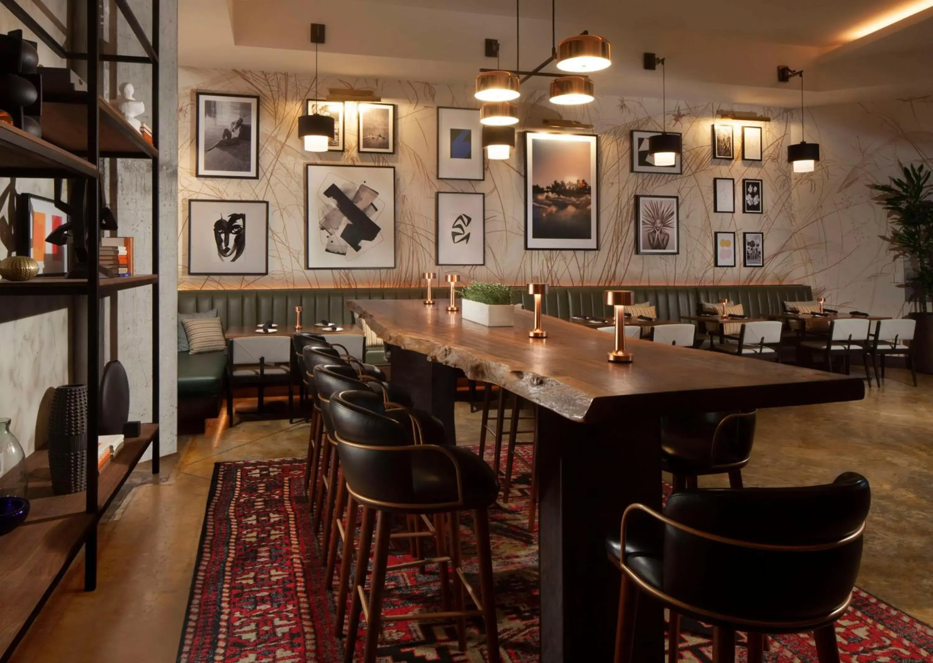 Lounge or bar in Hilton West Palm Beach Lounge or bar in Hilton West Palm Beach