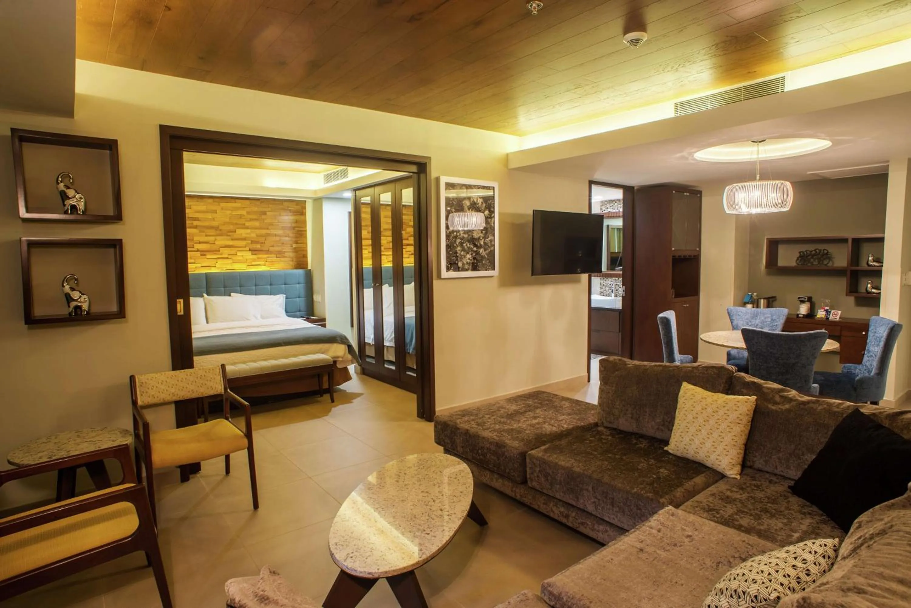 Bedroom in Hampton Inn by Hilton Merida