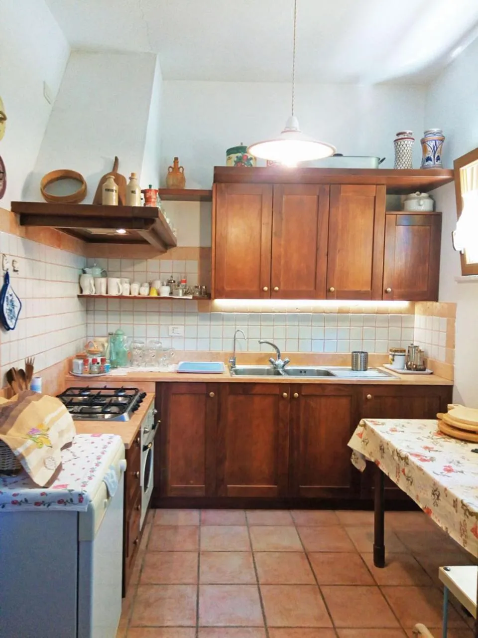 Communal kitchen in Pian del Pigro