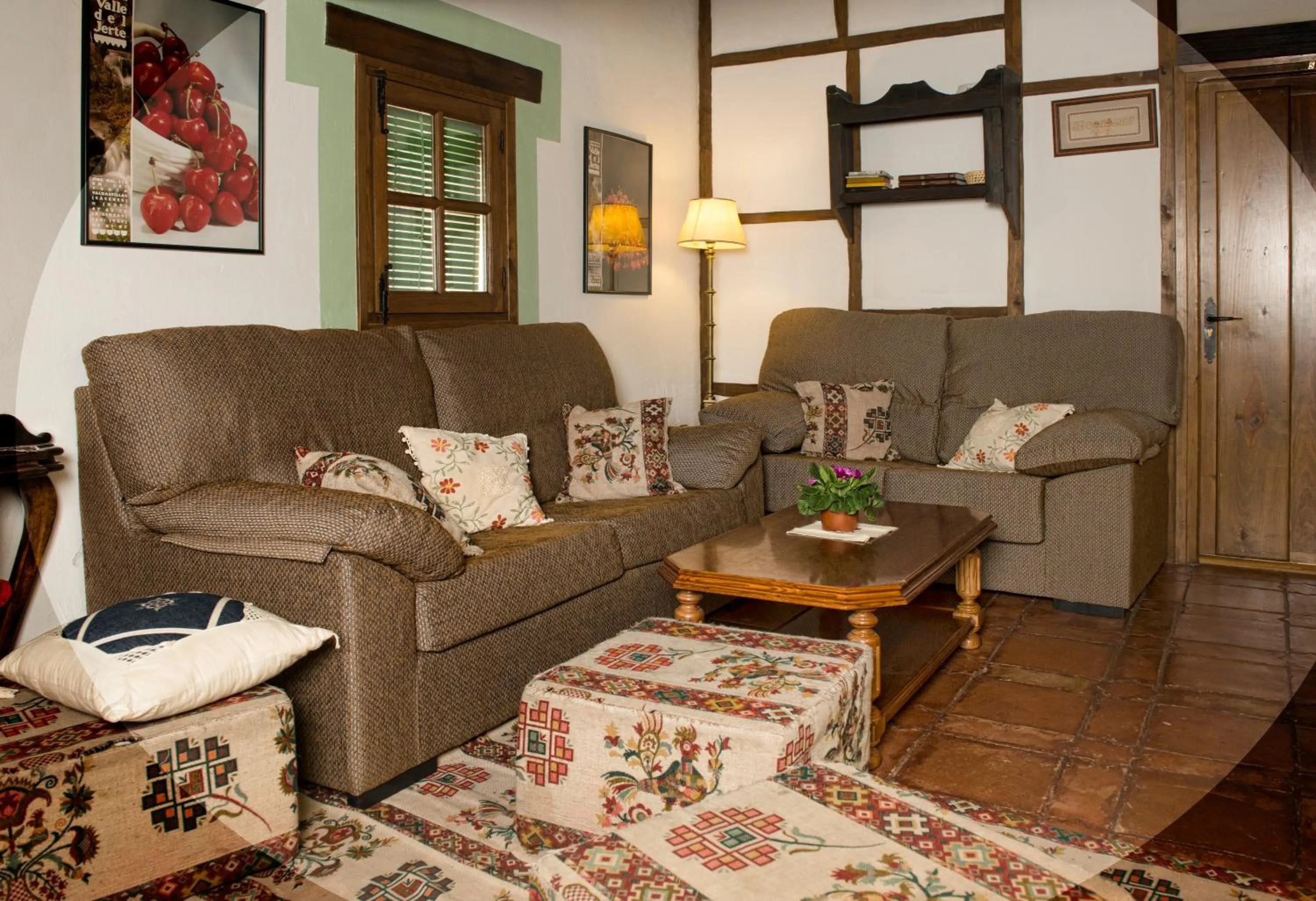 Communal lounge/ TV room in Antigua Posada, Valle del Jerte