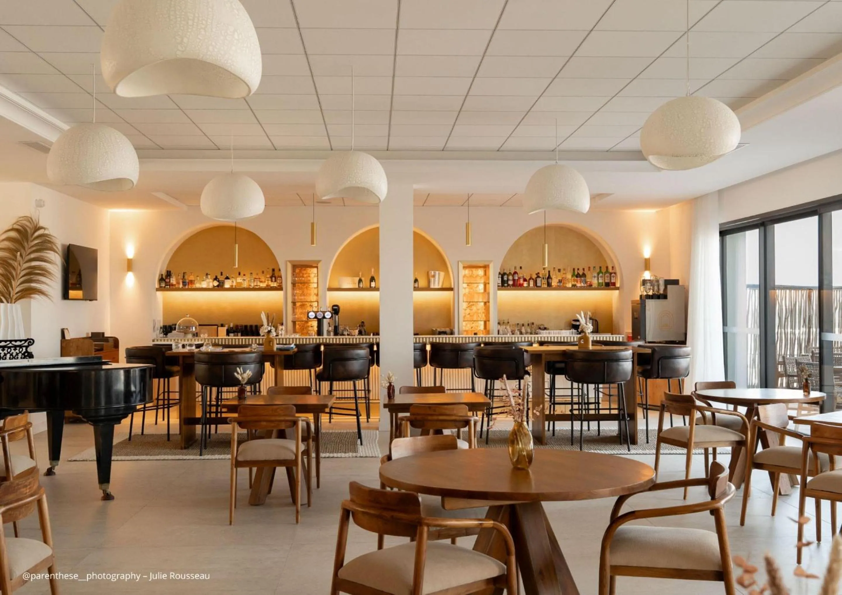 Lounge or bar in Hôtel & Spa Best Western Premier A Storia Solenzara