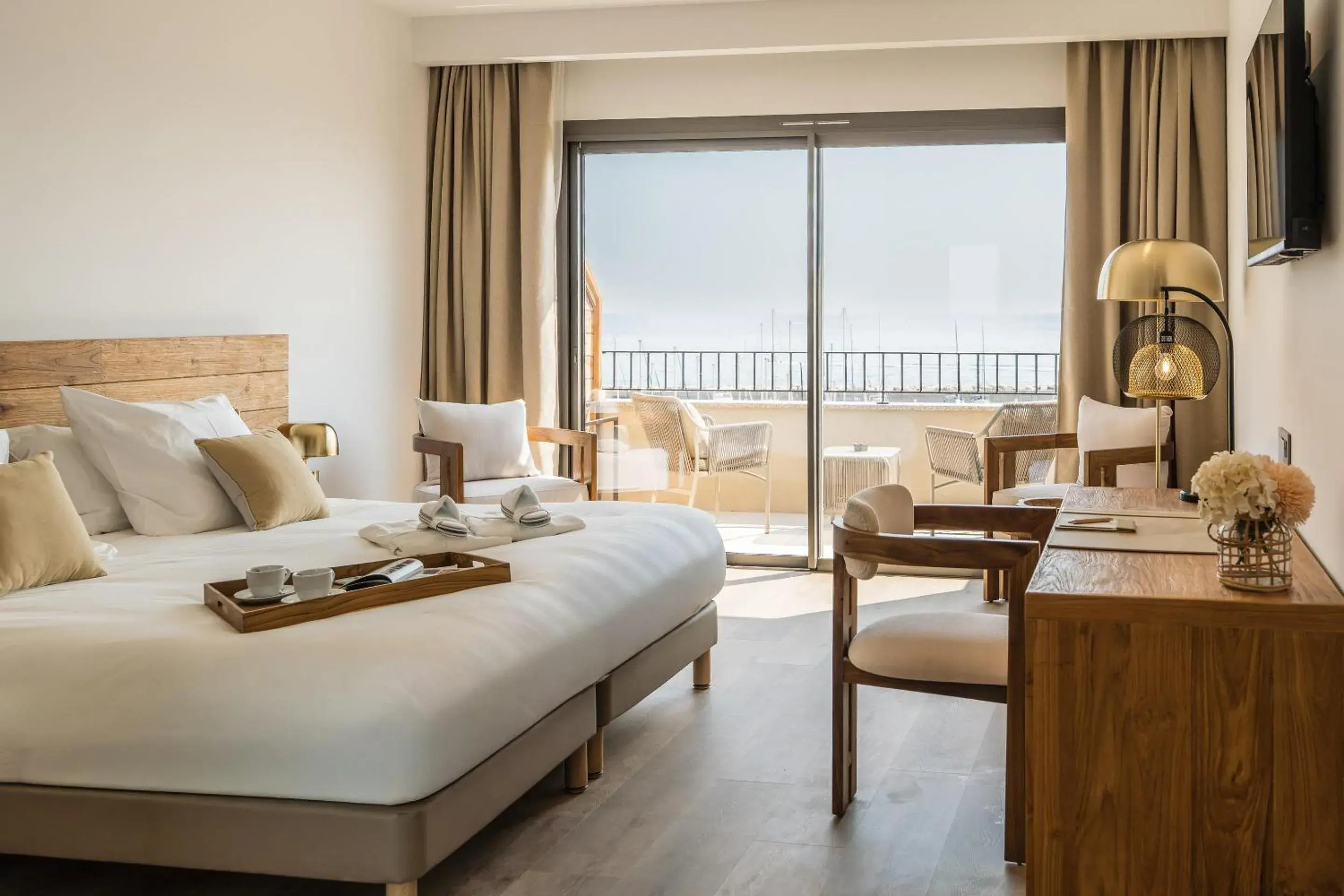 Deluxe King Room with Balcony and Sea View - Non-Smoking in Hôtel & Spa Best Western Premier A Storia Solenzara Deluxe King Room with Balcony and Sea View - Non-Smoking in Hôtel & Spa Best Western Premier A Storia Solenzara