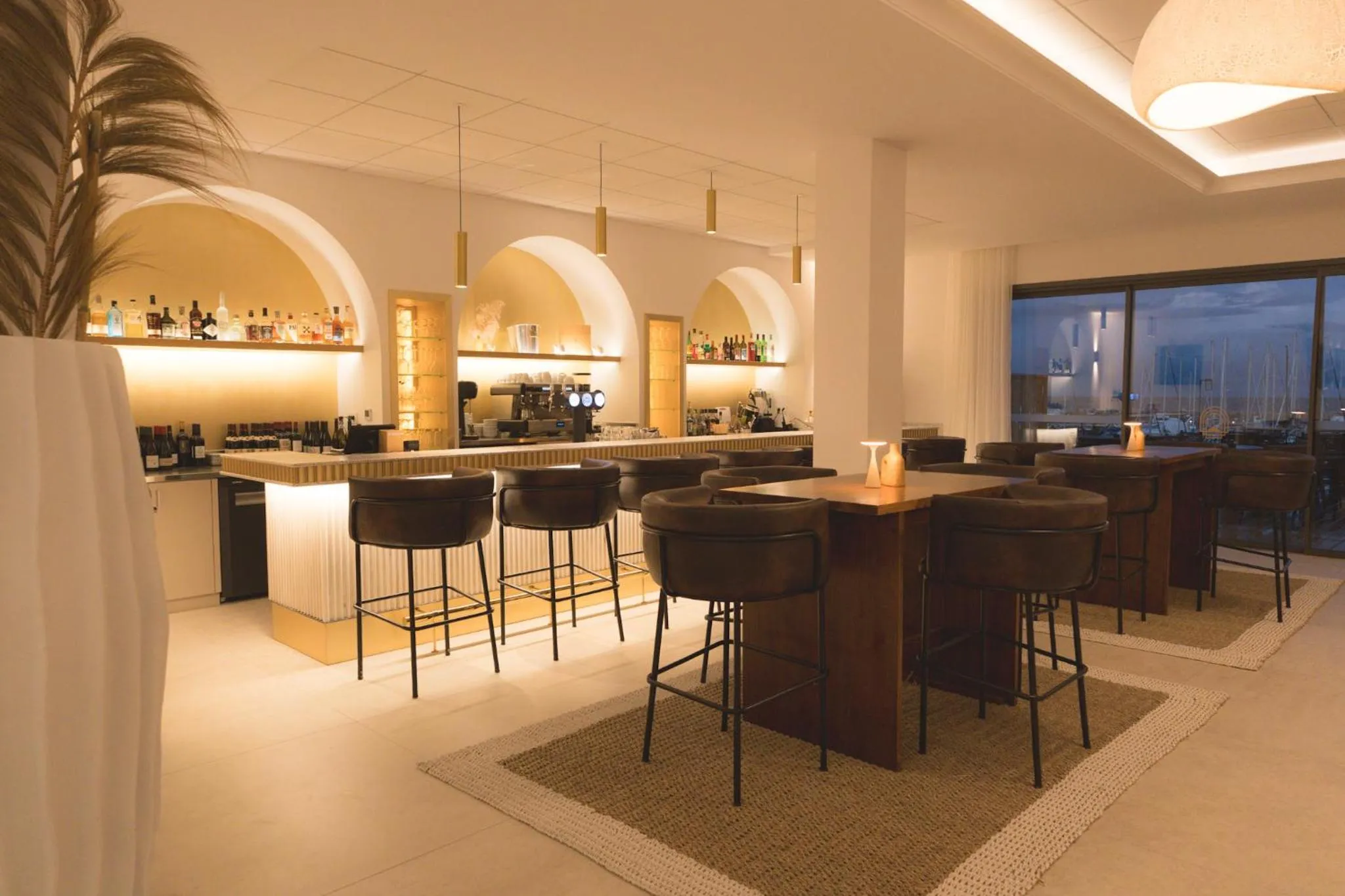 Lounge or bar in Hôtel & Spa Best Western Premier A Storia Solenzara