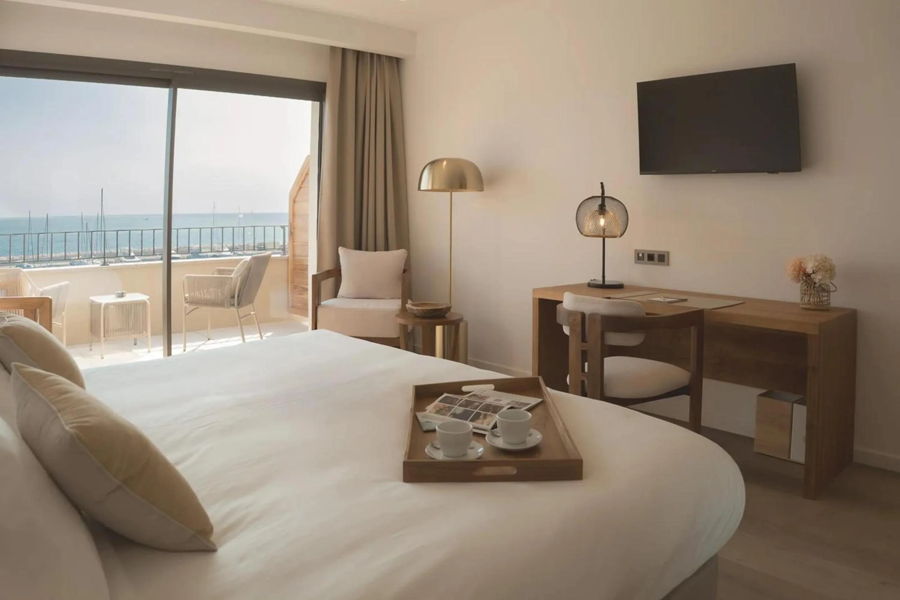 Bedroom, Bed in Hôtel & Spa Best Western Premier A Storia Solenzara