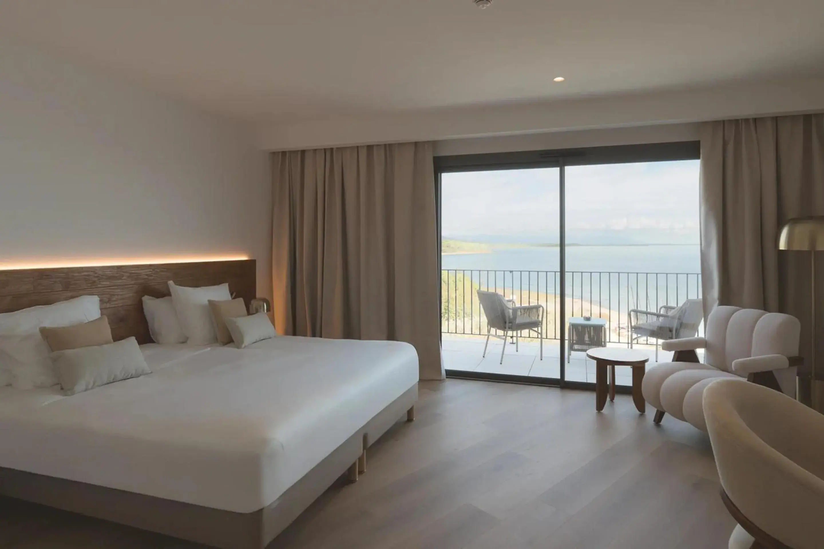 King Suite with Balcony, Sea View and Kitchenette - Non-Smoking in Hôtel & Spa Best Western Premier A Storia Solenzara King Suite with Balcony, Sea View and Kitchenette - Non-Smoking in Hôtel & Spa Best Western Premier A Storia Solenzara
