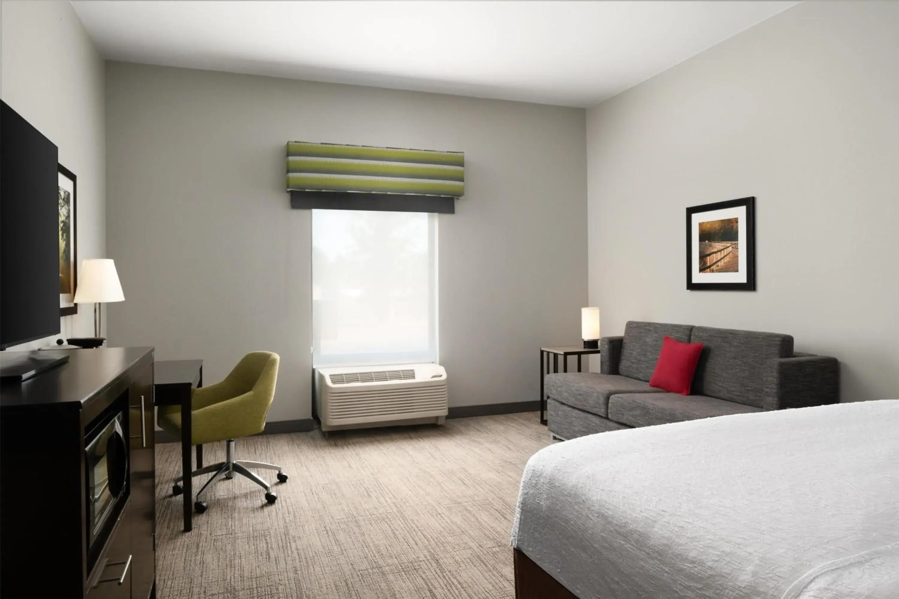 King Room - Hearing Access/Non-Smoking in Hampton Inn Fairmont King Room - Hearing Access/Non-Smoking in Hampton Inn Fairmont