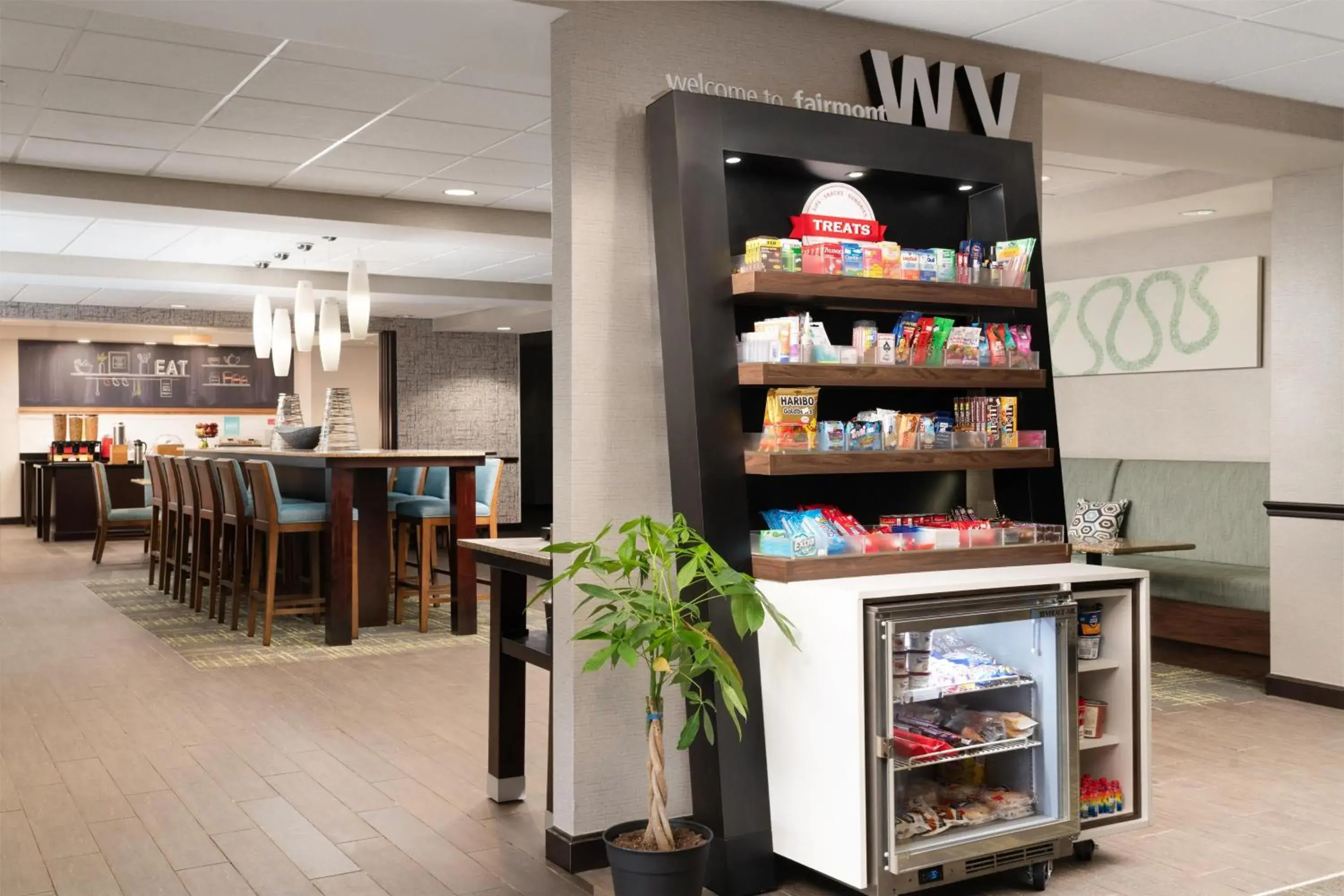 Restaurant/places to eat in Hampton Inn Fairmont Restaurant/places to eat in Hampton Inn Fairmont