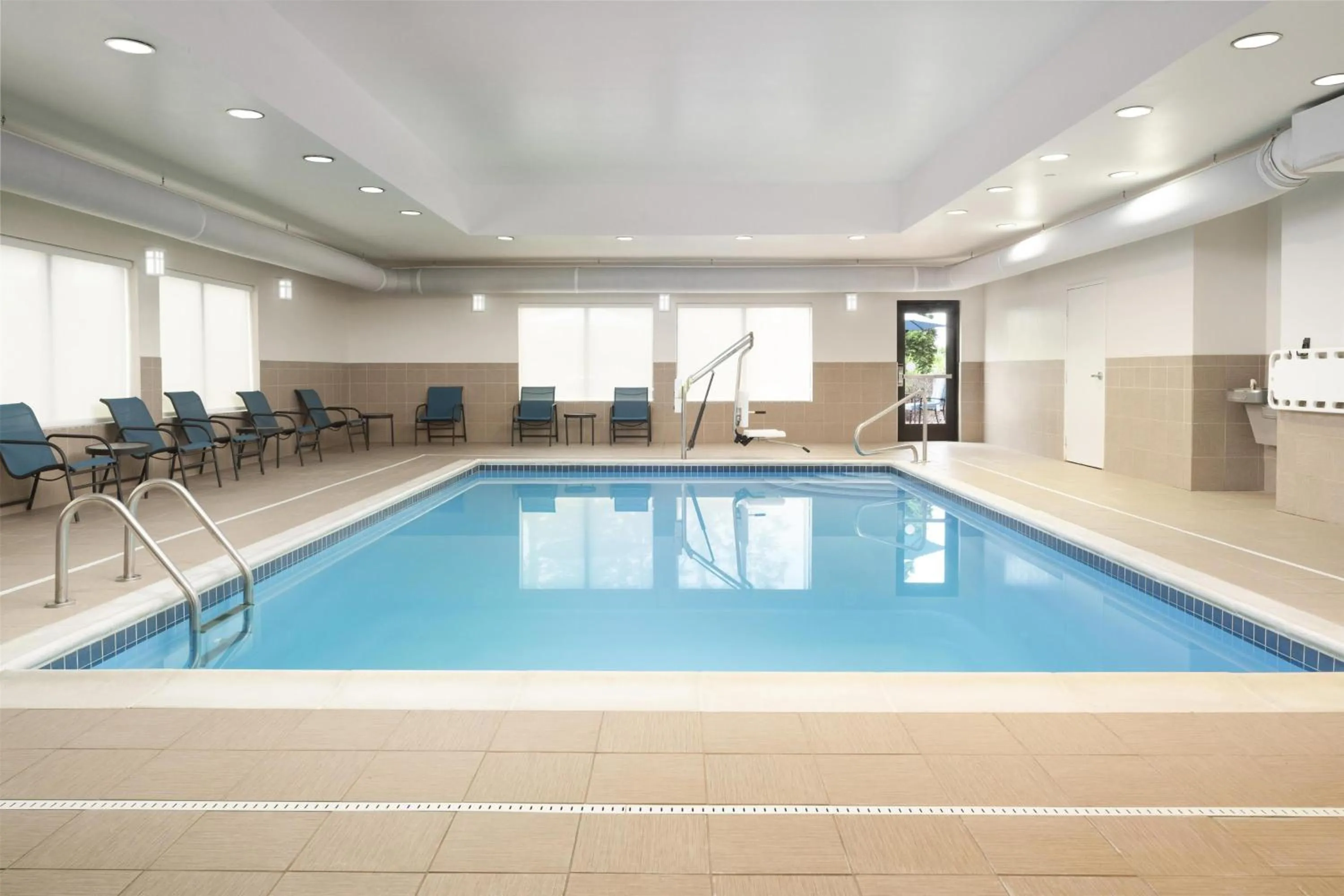 Pool view in Hampton Inn Fairmont