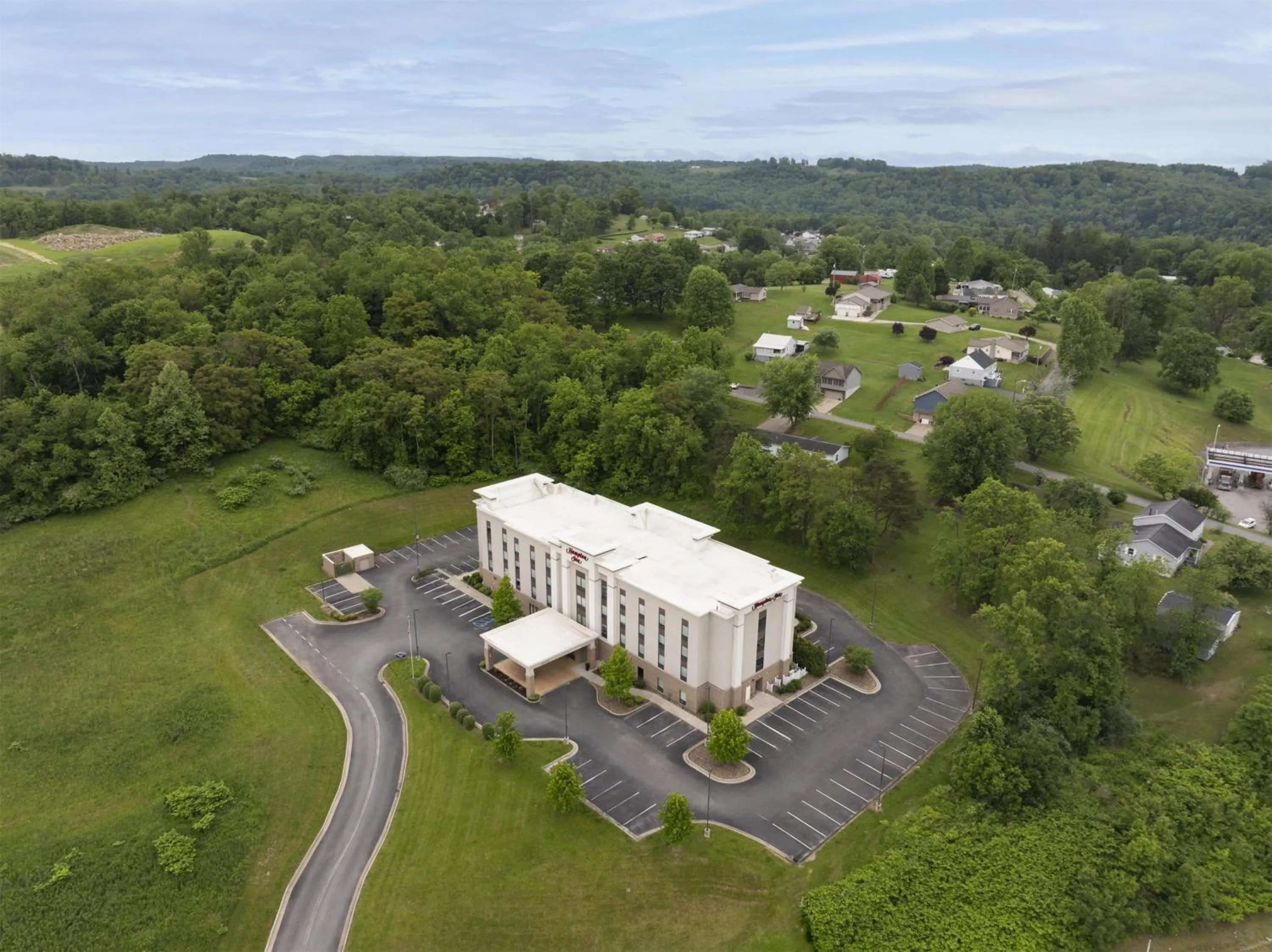 Property building in Hampton Inn Fairmont