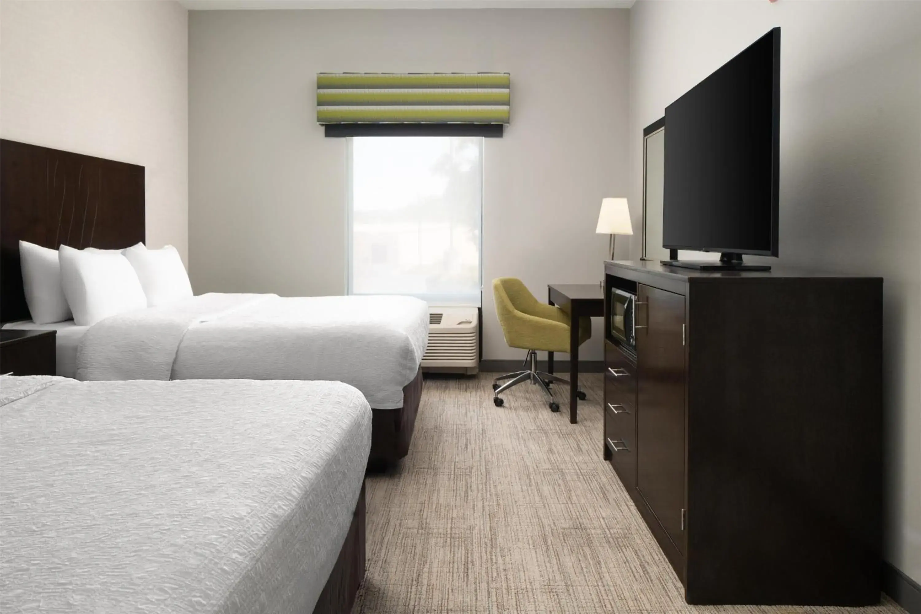 Bed in Hampton Inn Fairmont Bed in Hampton Inn Fairmont