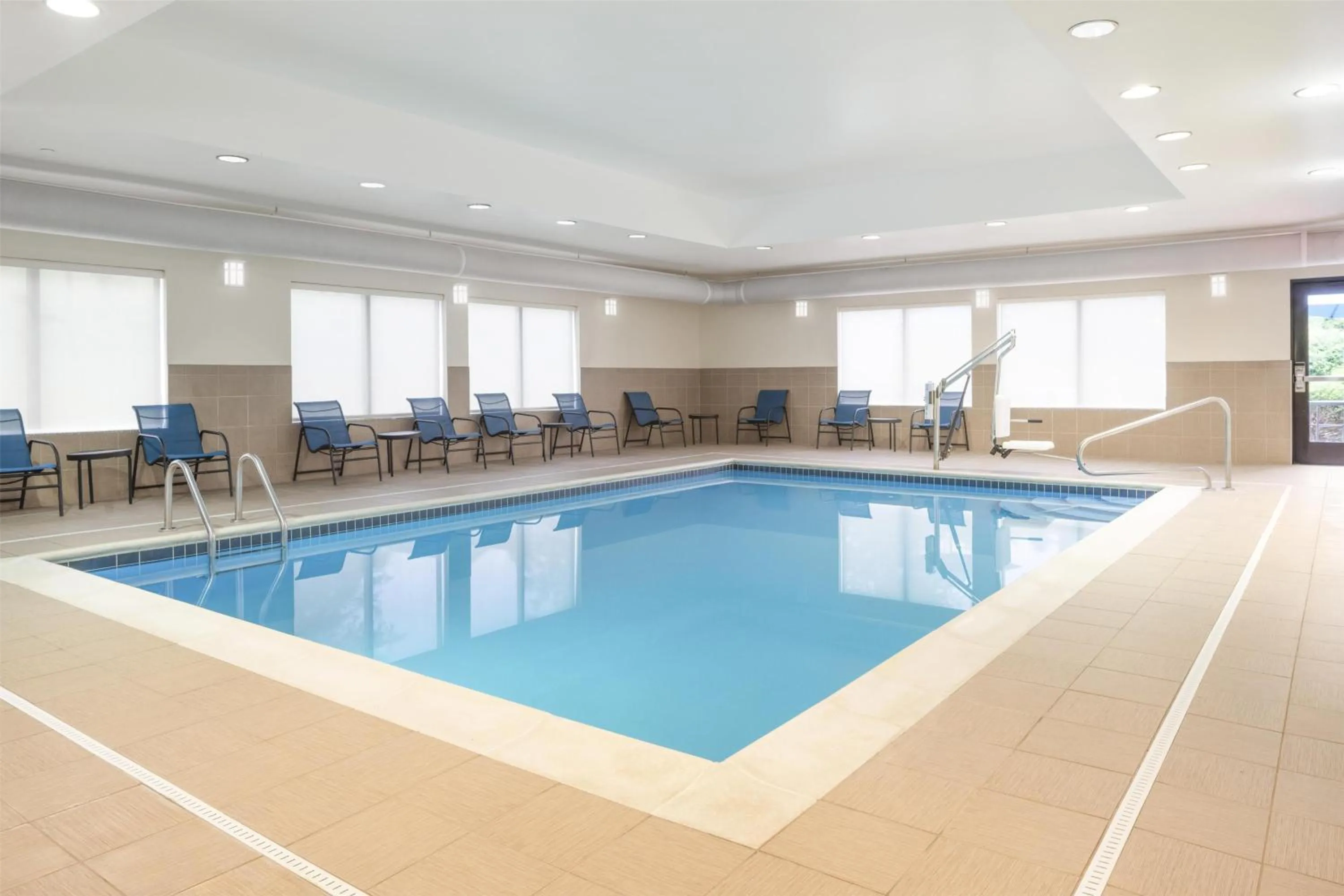 Pool view in Hampton Inn Fairmont