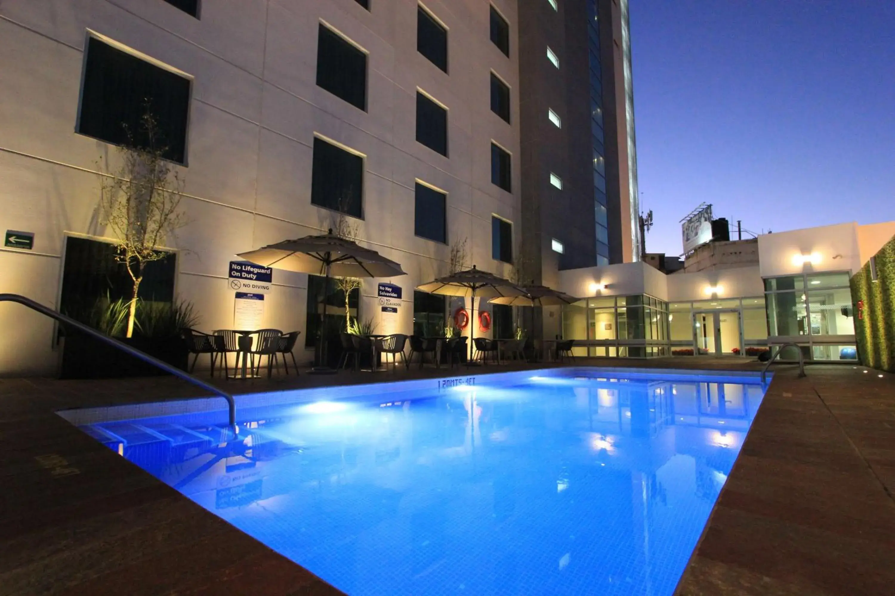 Pool view in Hampton Inn by Hilton Leon Pool view in Hampton Inn by Hilton Leon