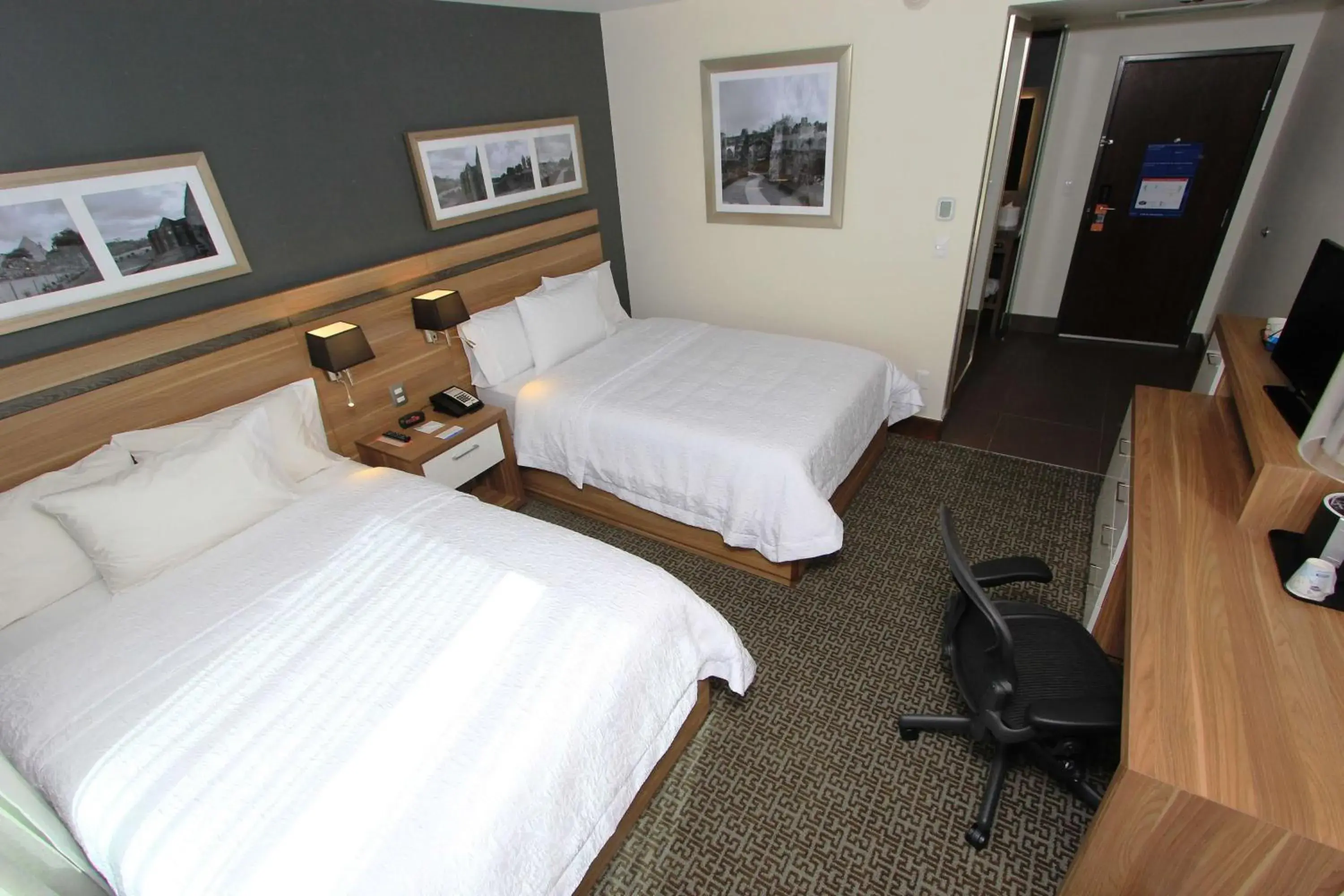 Bedroom, Bed in Hampton Inn by Hilton Leon Bedroom, Bed in Hampton Inn by Hilton Leon