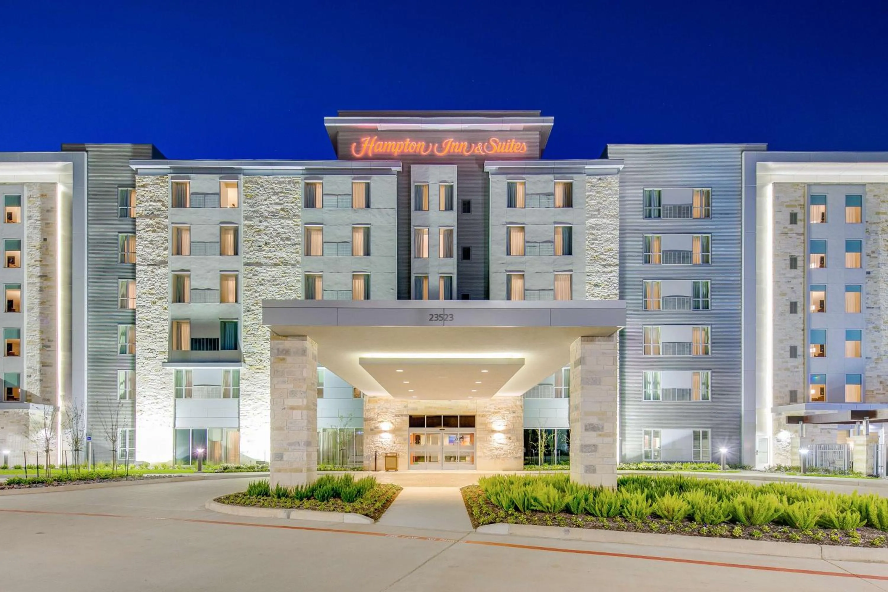 Property building in Hampton Inn & Suites North Houston Spring