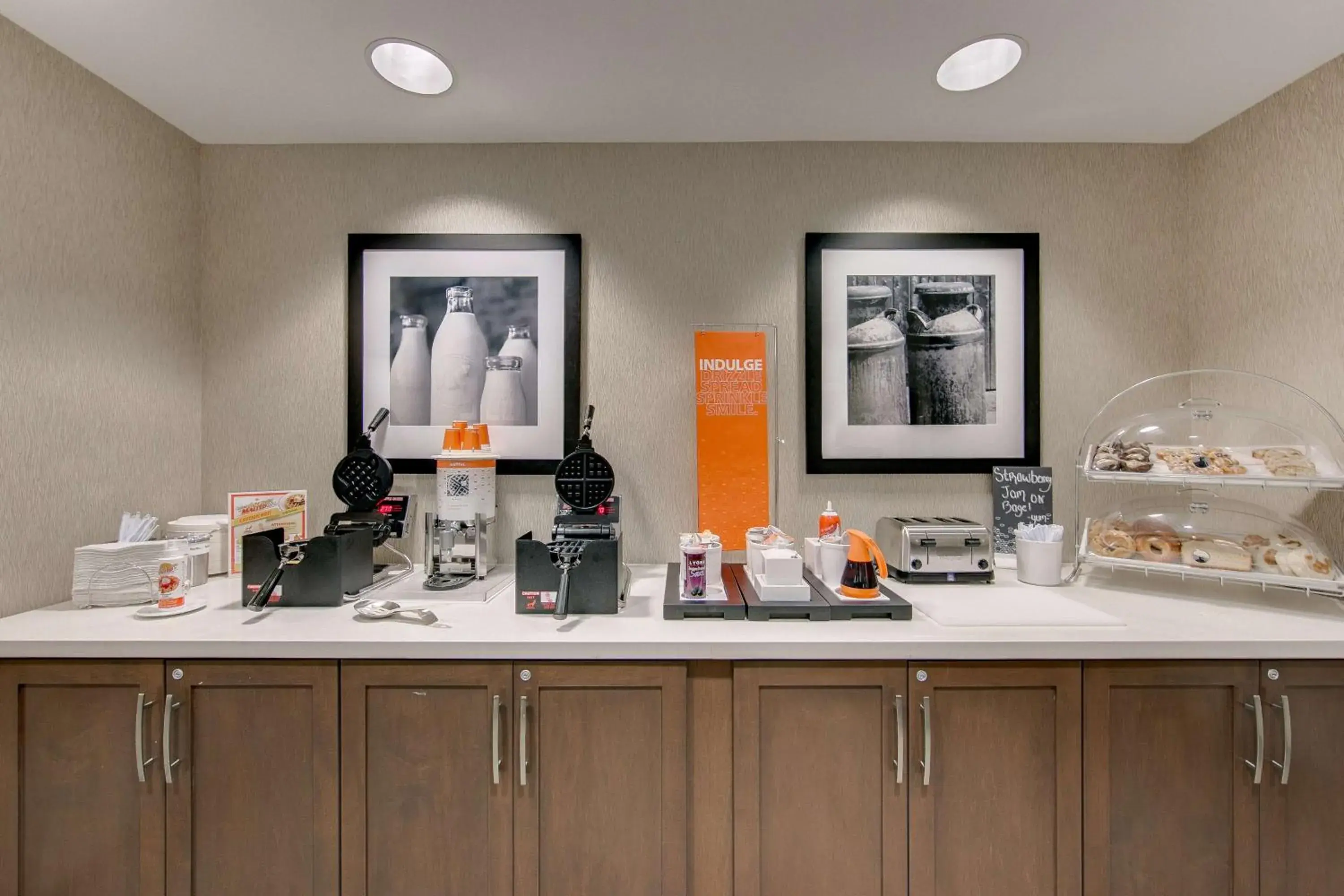 Breakfast in Hampton Inn & Suites North Houston Spring Breakfast in Hampton Inn & Suites North Houston Spring