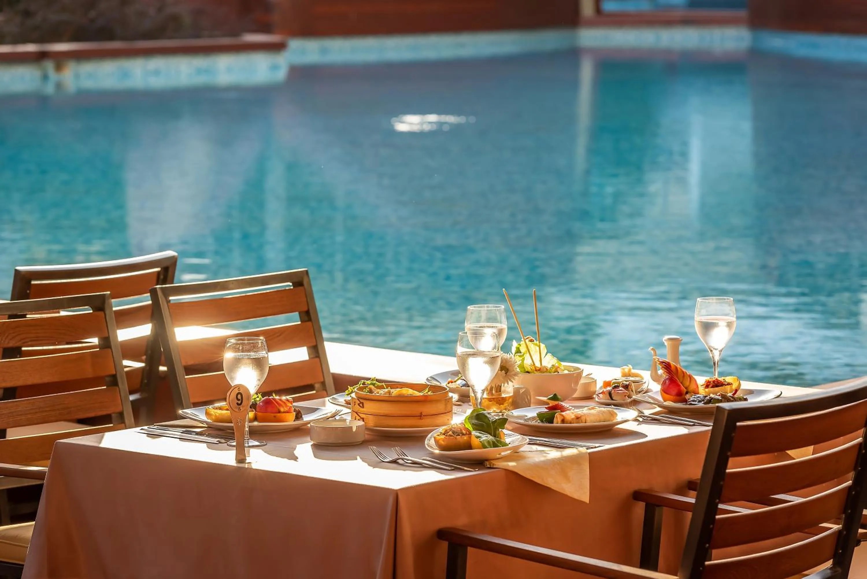 Restaurant/places to eat in Cornelia Diamond Golf Resort & Spa