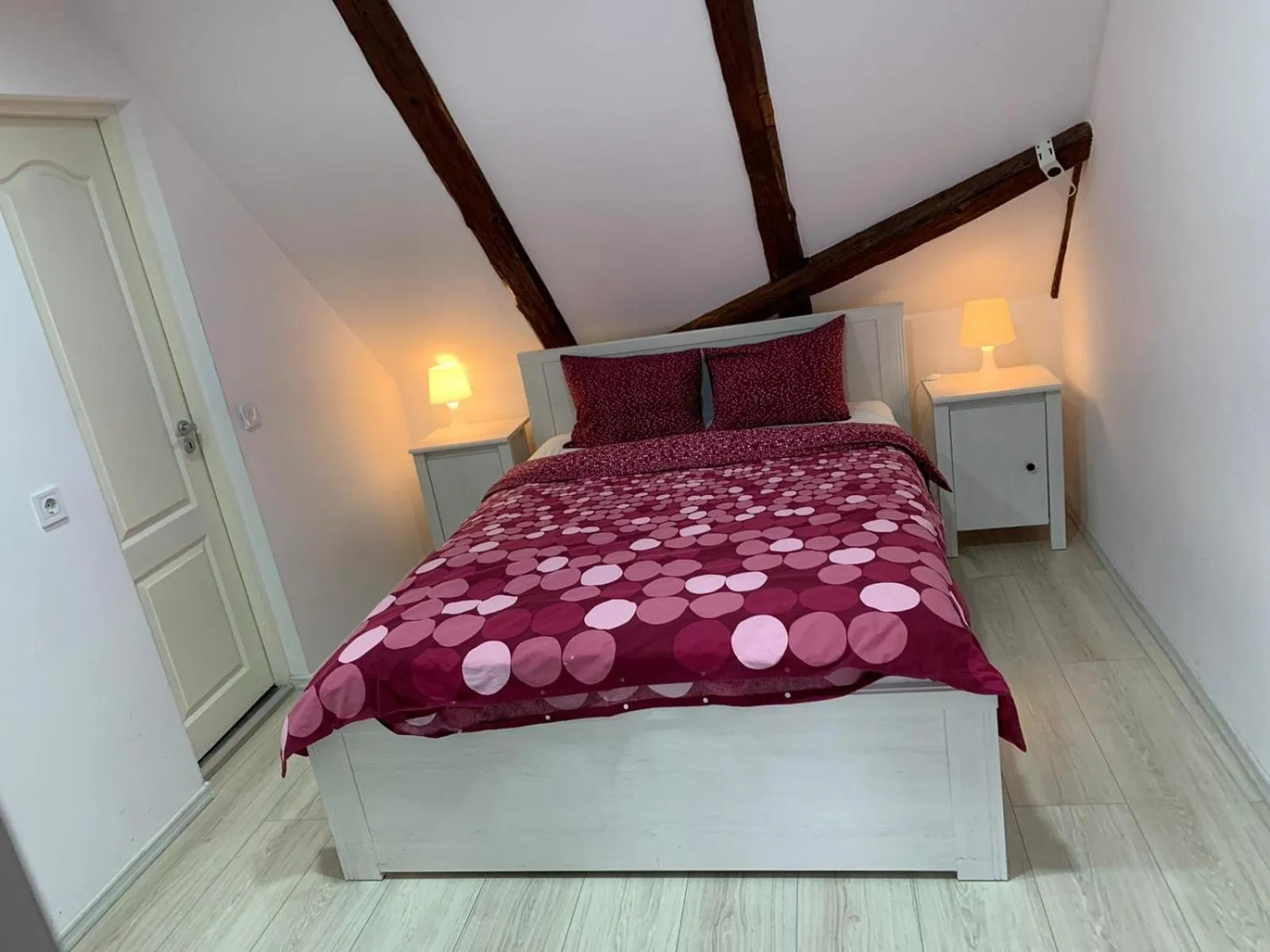 Bed in Pensiunea Bergwald Rasnov Brasov by BuySellRent