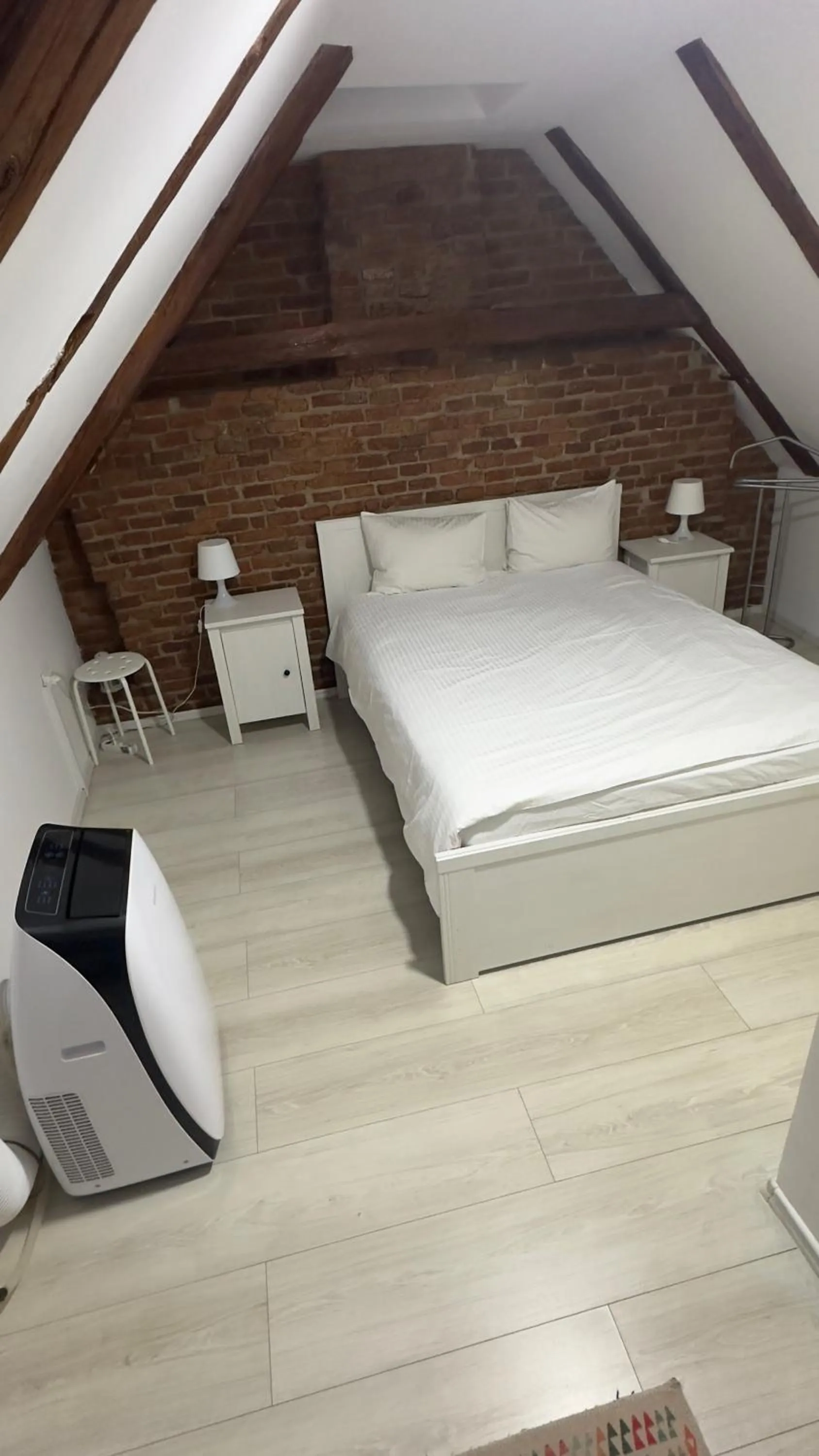 Bed in Pensiunea Bergwald Rasnov Brasov by BuySellRent