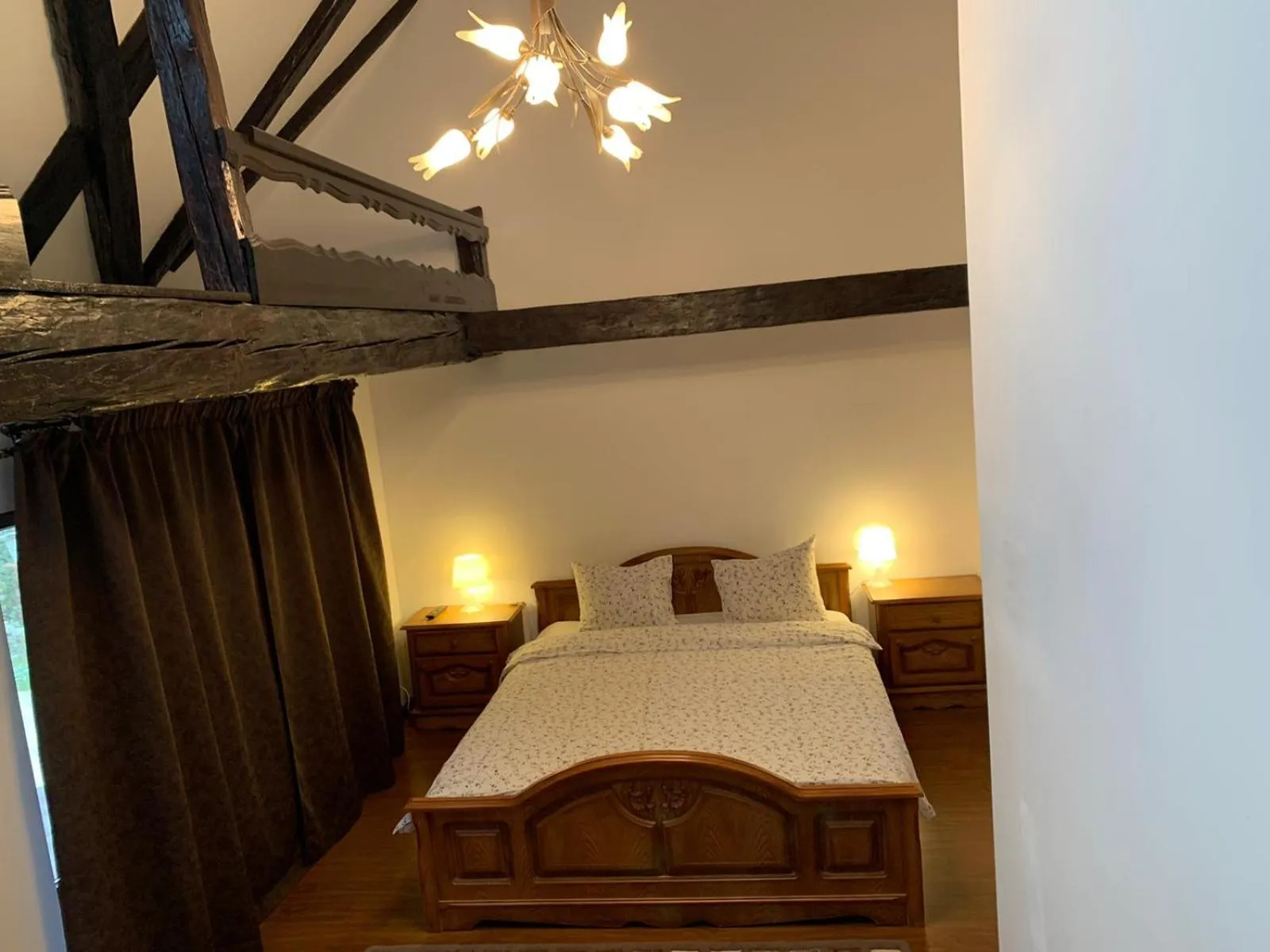 Bed in Pensiunea Bergwald Rasnov Brasov by BuySellRent