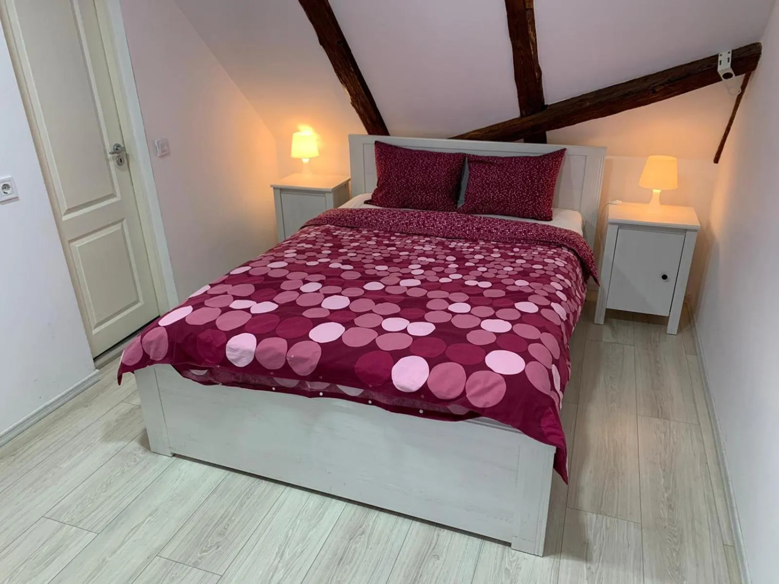 Bed in Pensiunea Bergwald Rasnov Brasov by BuySellRent