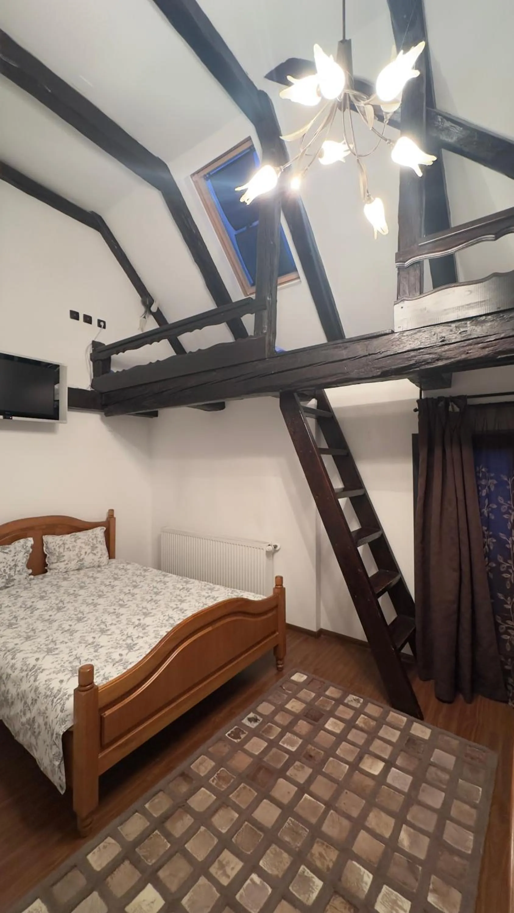 Bed in Pensiunea Bergwald Rasnov Brasov by BuySellRent