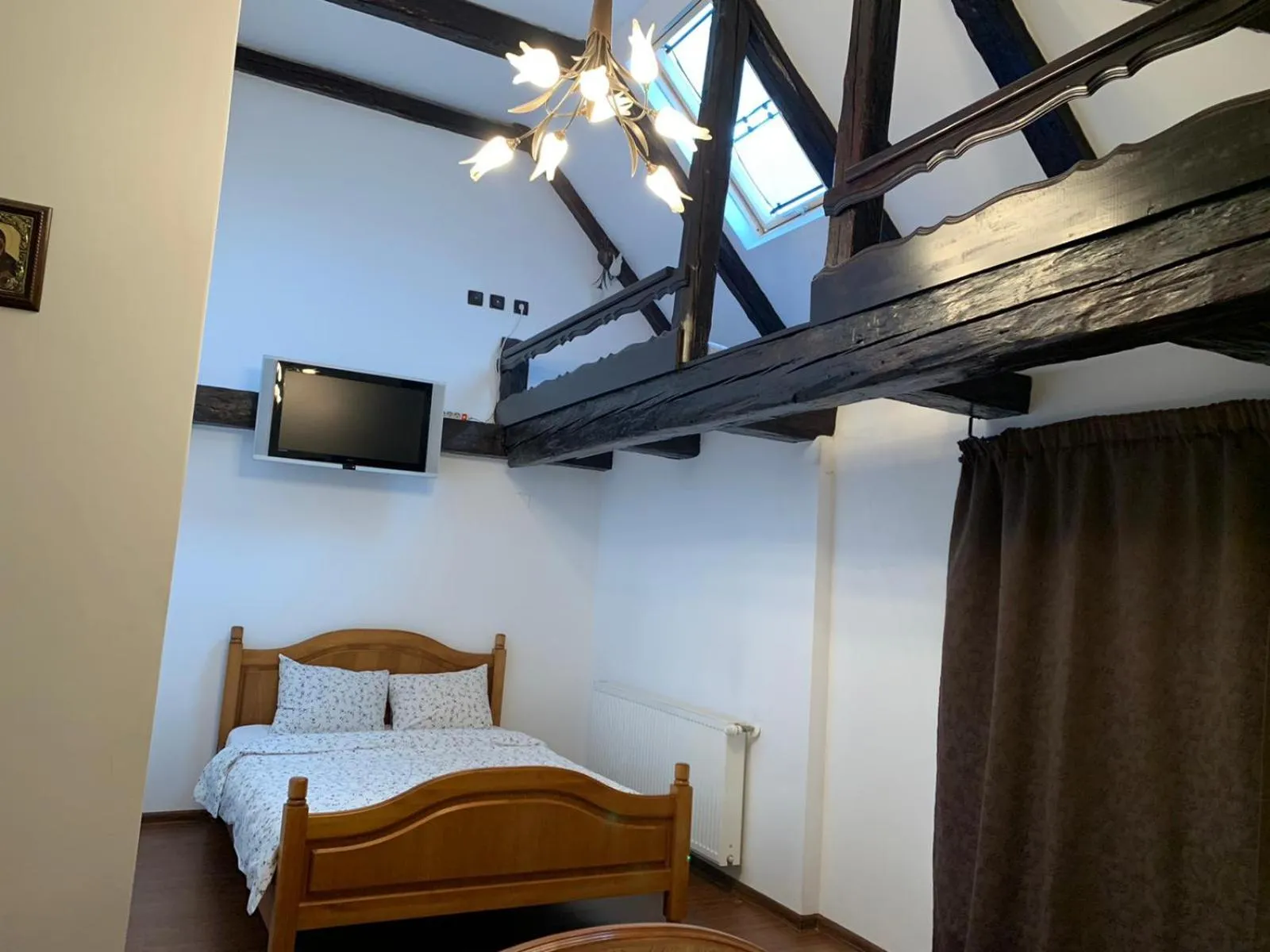 Bed in Pensiunea Bergwald Rasnov Brasov by BuySellRent