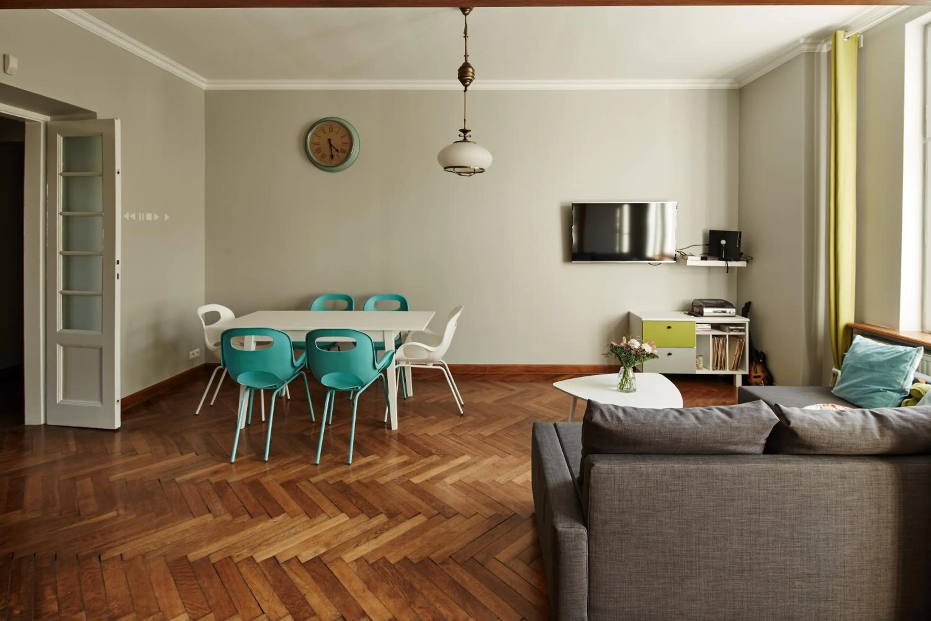 Communal lounge/ TV room in PlayRoom Aparthotel