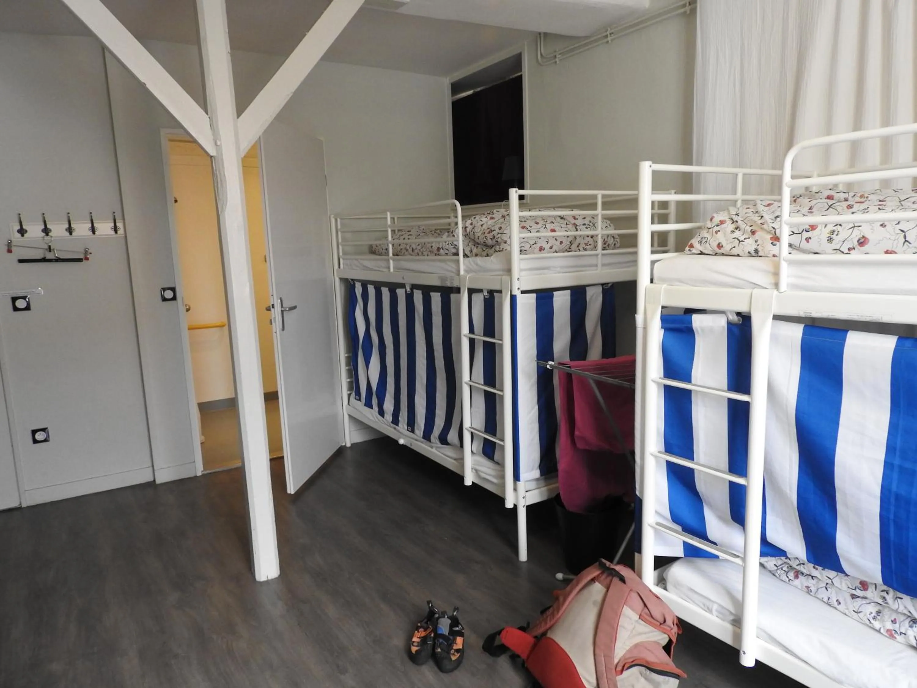 Bed in Fontaineblhostel hostel & camping near Fontainebleau