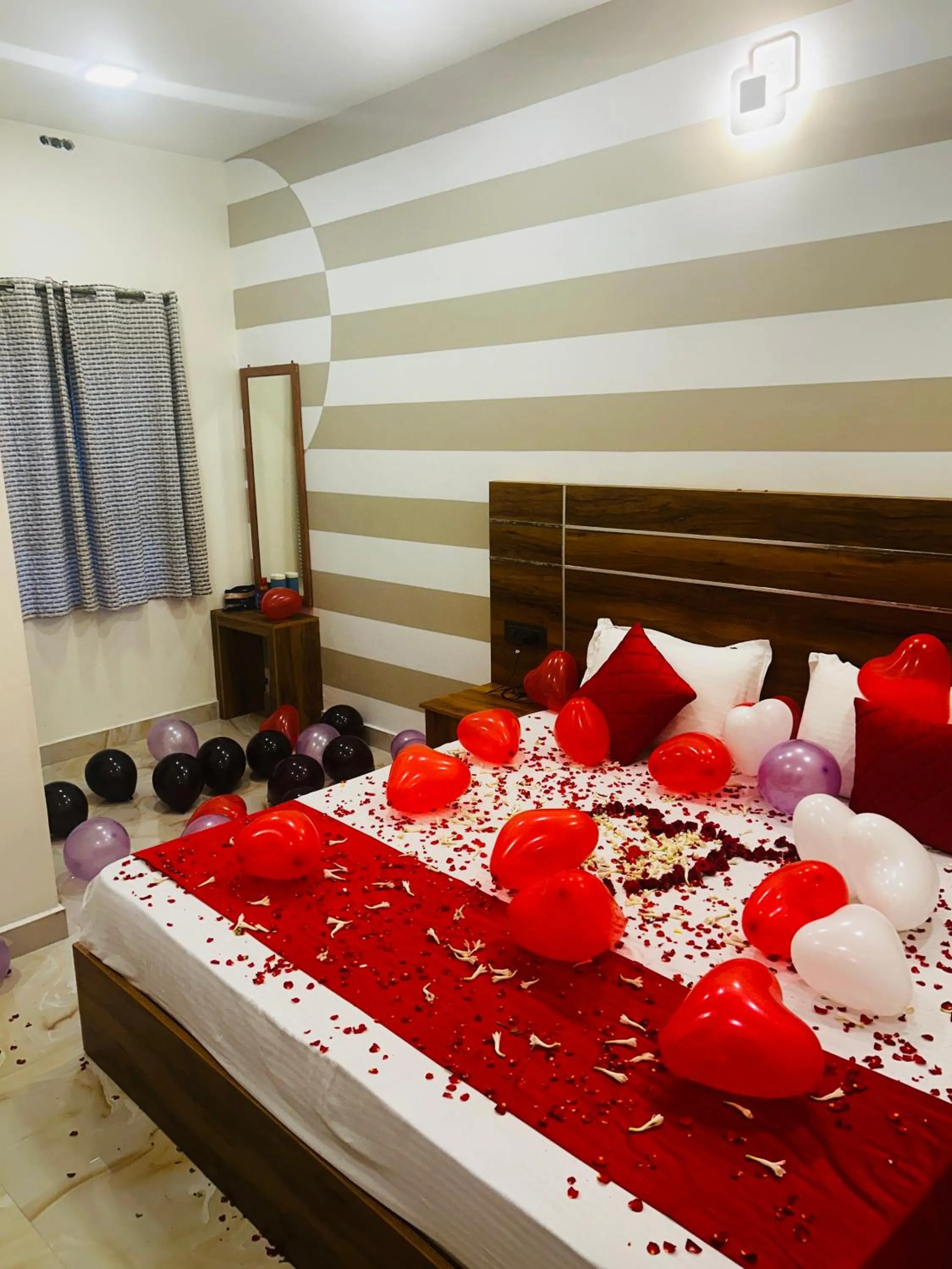 Aps inn munnar