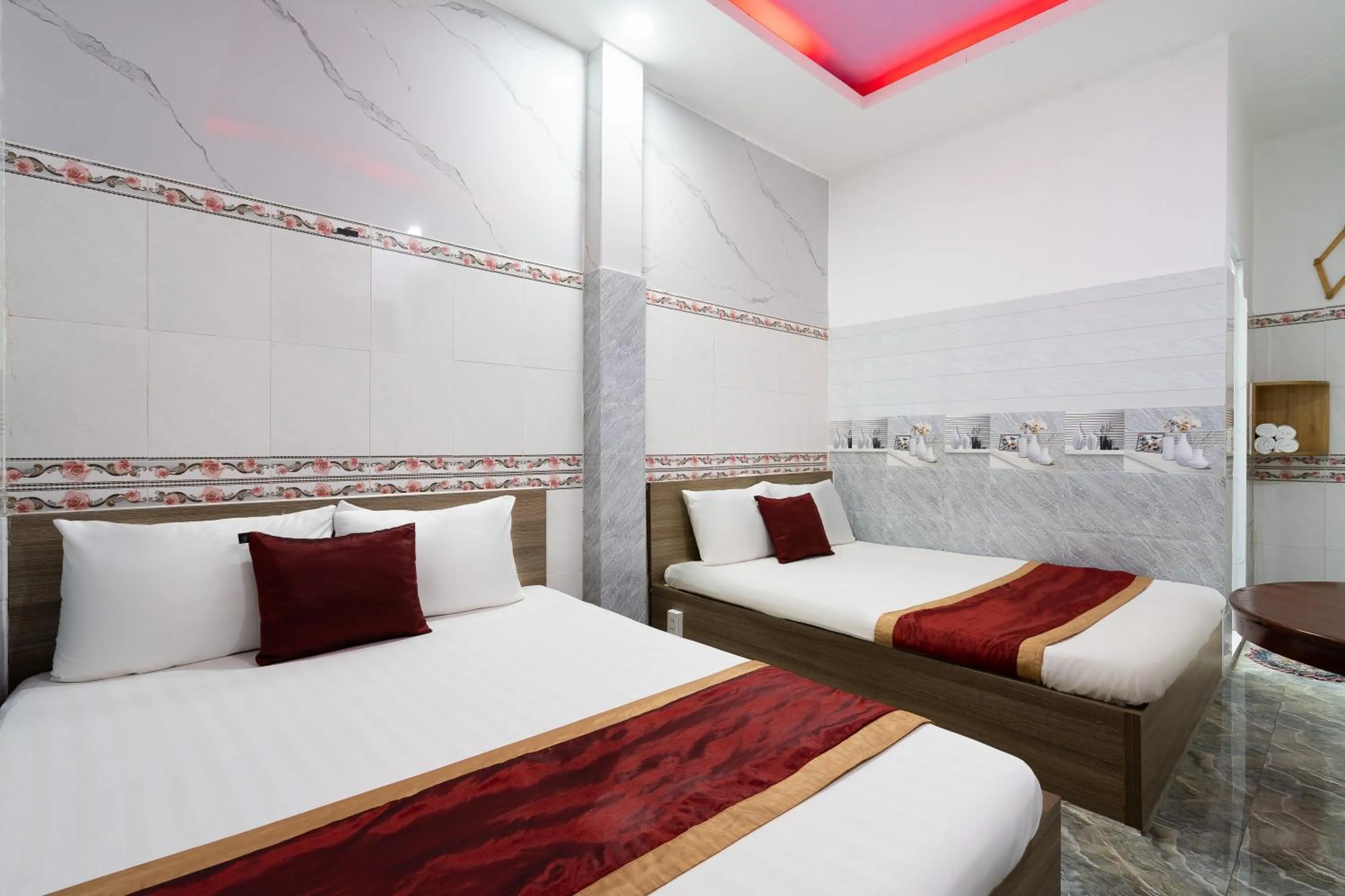 Photo of the whole room, Bed in Collection O District 12 - Mau Tim Hotel