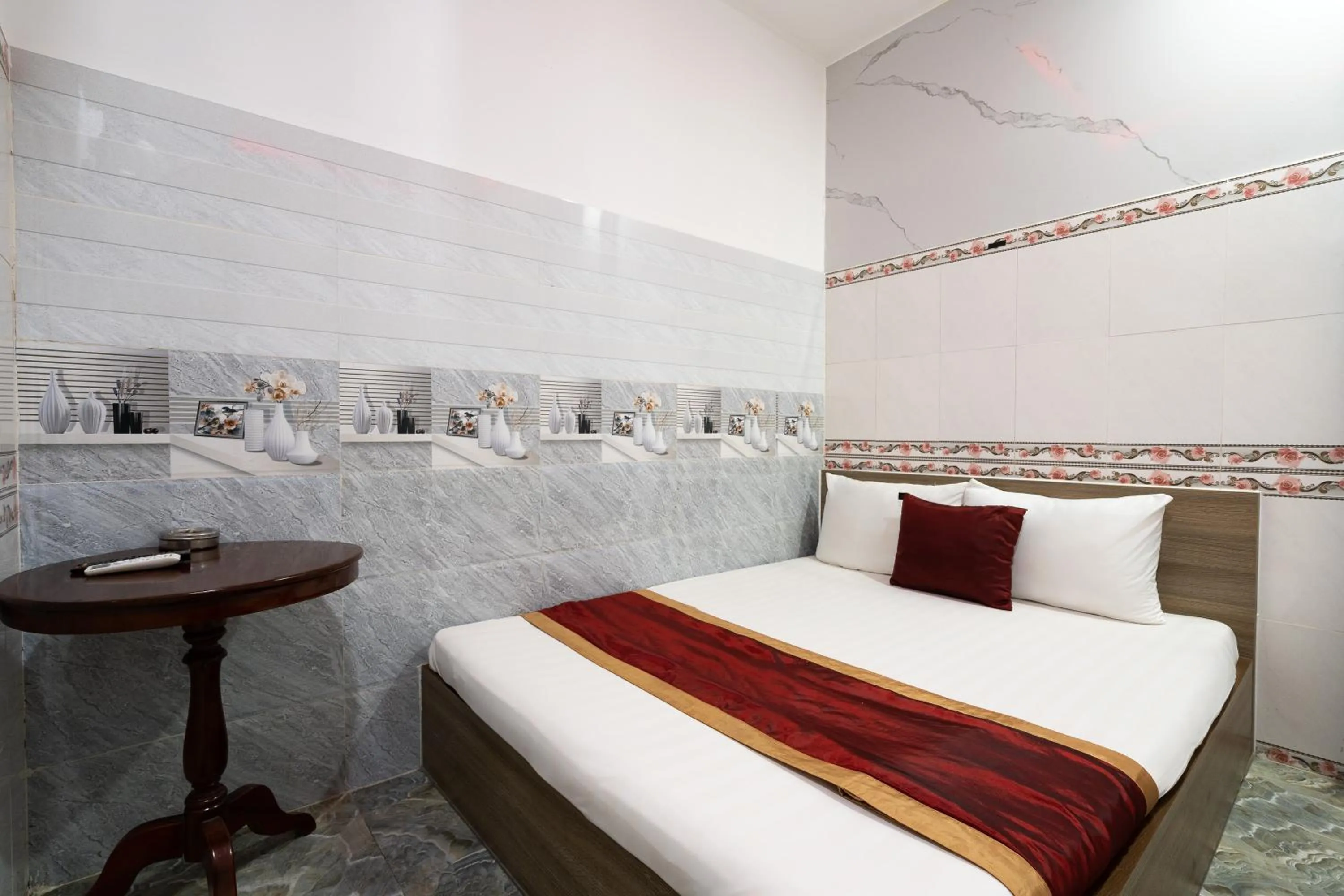 Photo of the whole room, Bed in Collection O District 12 - Mau Tim Hotel