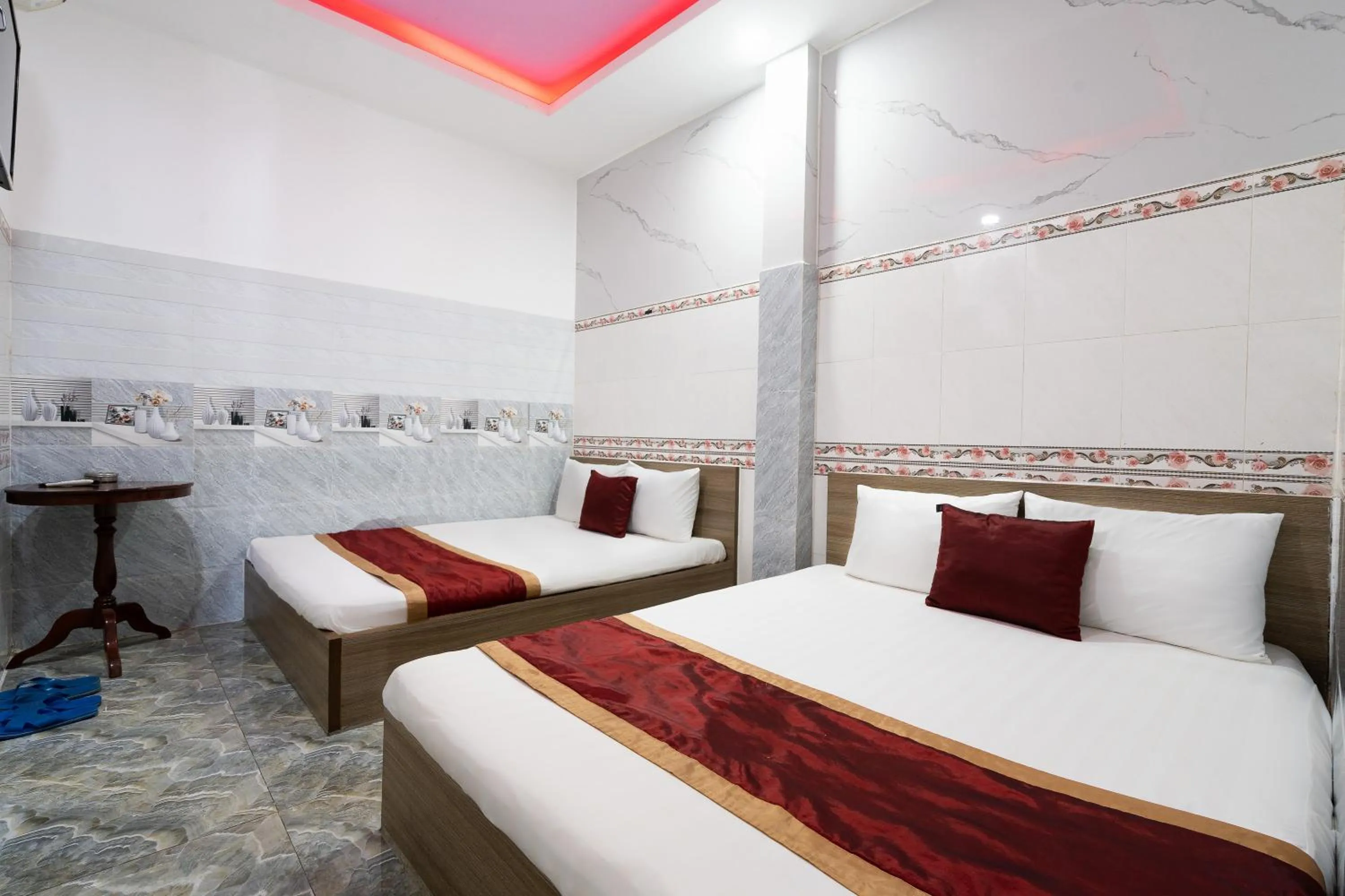 Photo of the whole room, Bed in Collection O District 12 - Mau Tim Hotel