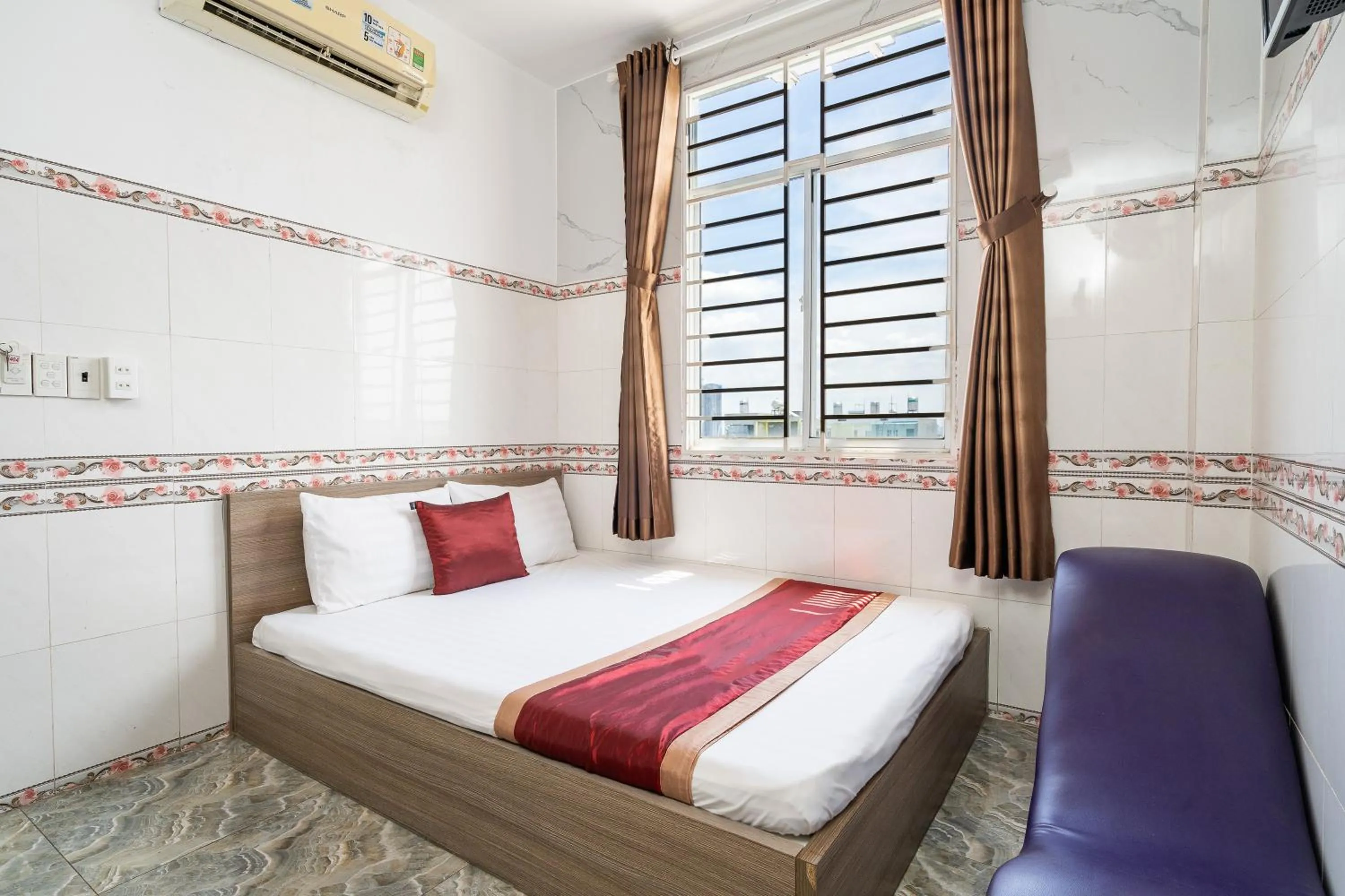 Photo of the whole room, Bed in Collection O District 12 - Mau Tim Hotel