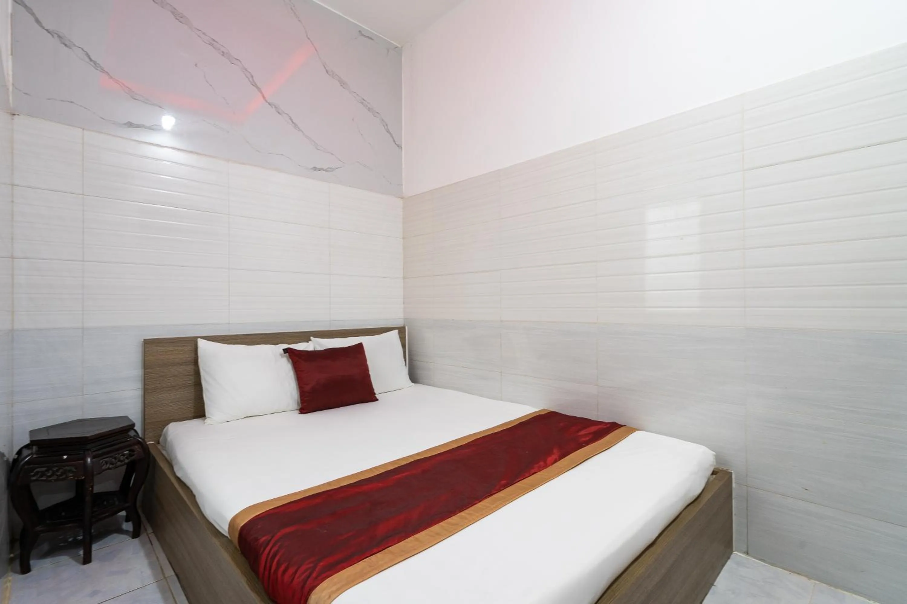 Photo of the whole room, Bed in Collection O District 12 - Mau Tim Hotel