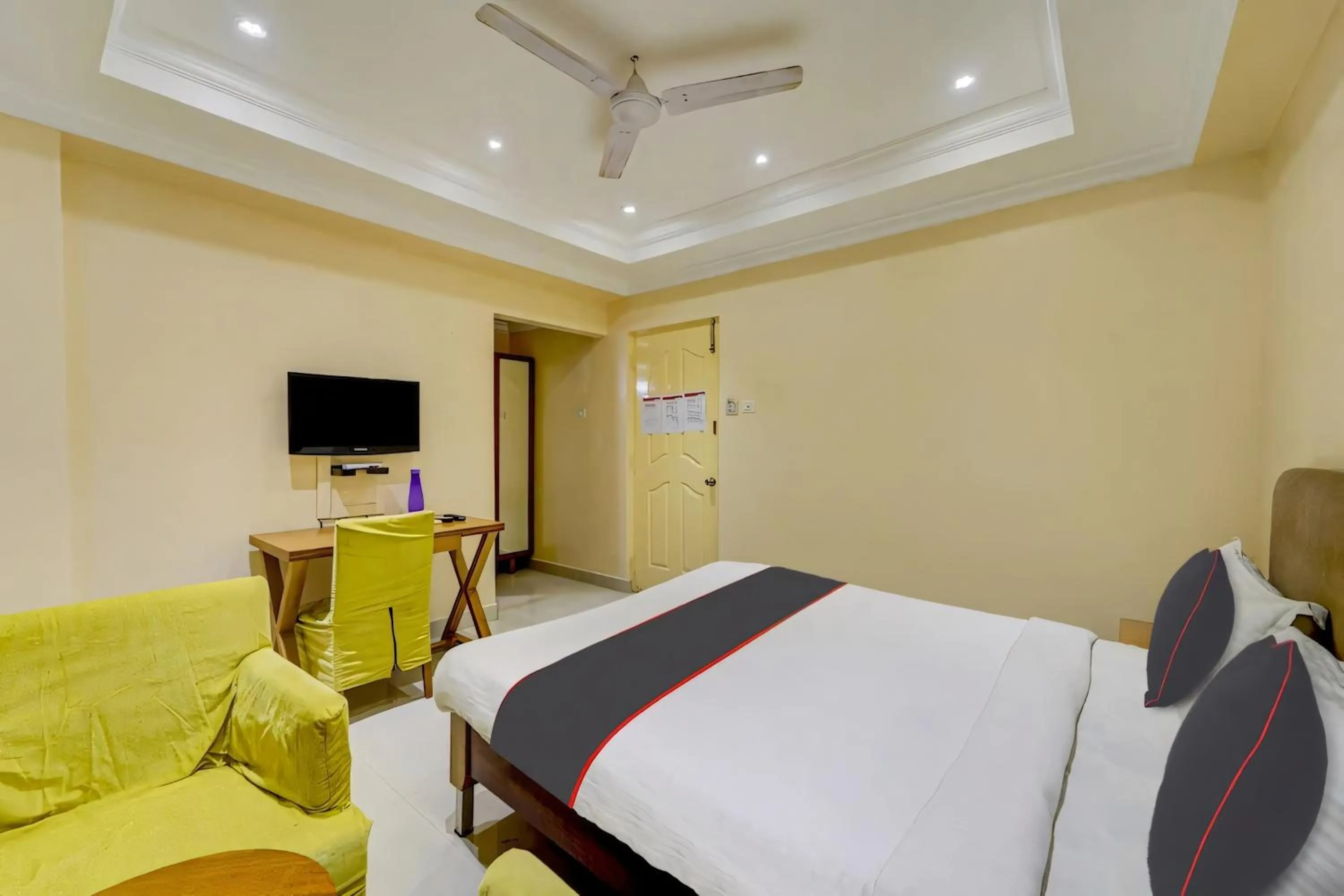 Bed in RG SUITES Ashok Nagar Near VADAPALANI